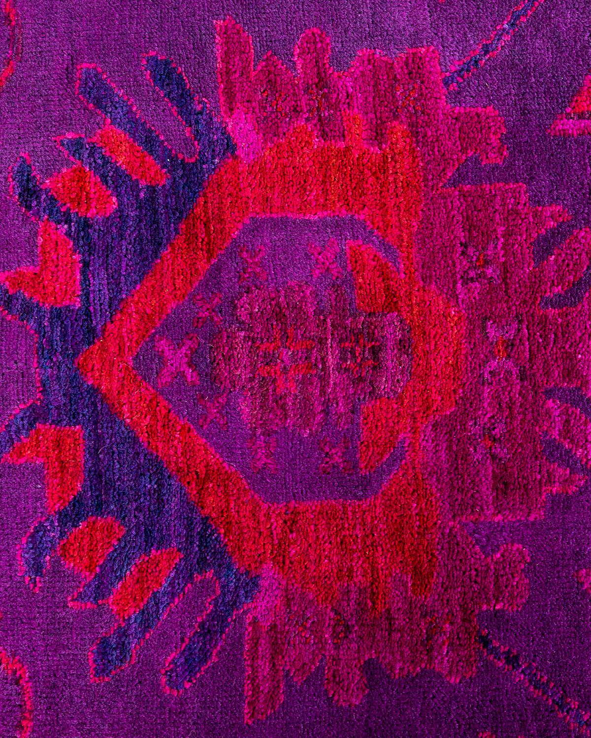Alfombra contemporánea de lana teñida a mano de color púrpura 5' 3