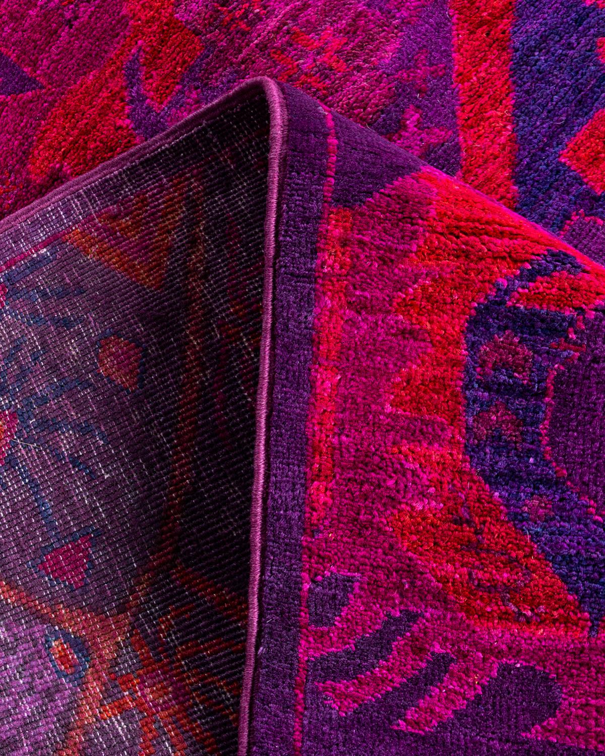 Alfombra contemporánea de lana teñida a mano de color púrpura 5' 3