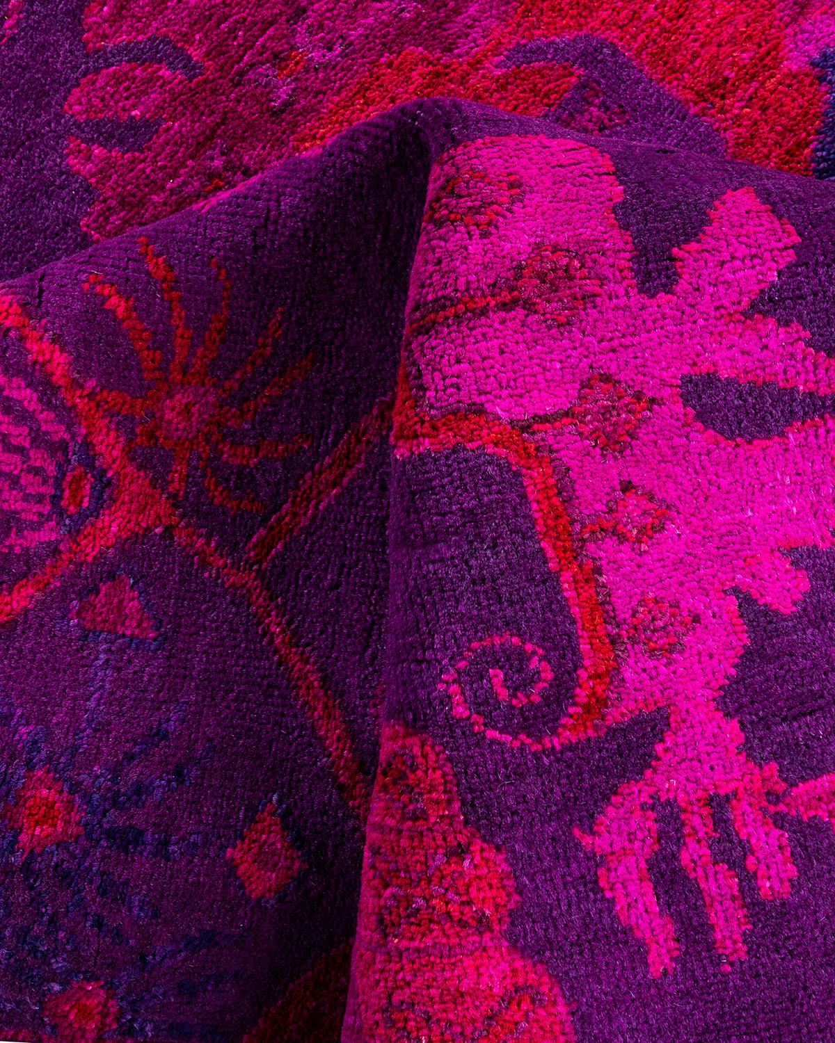 Alfombra contemporánea de lana teñida a mano de color púrpura 5' 3