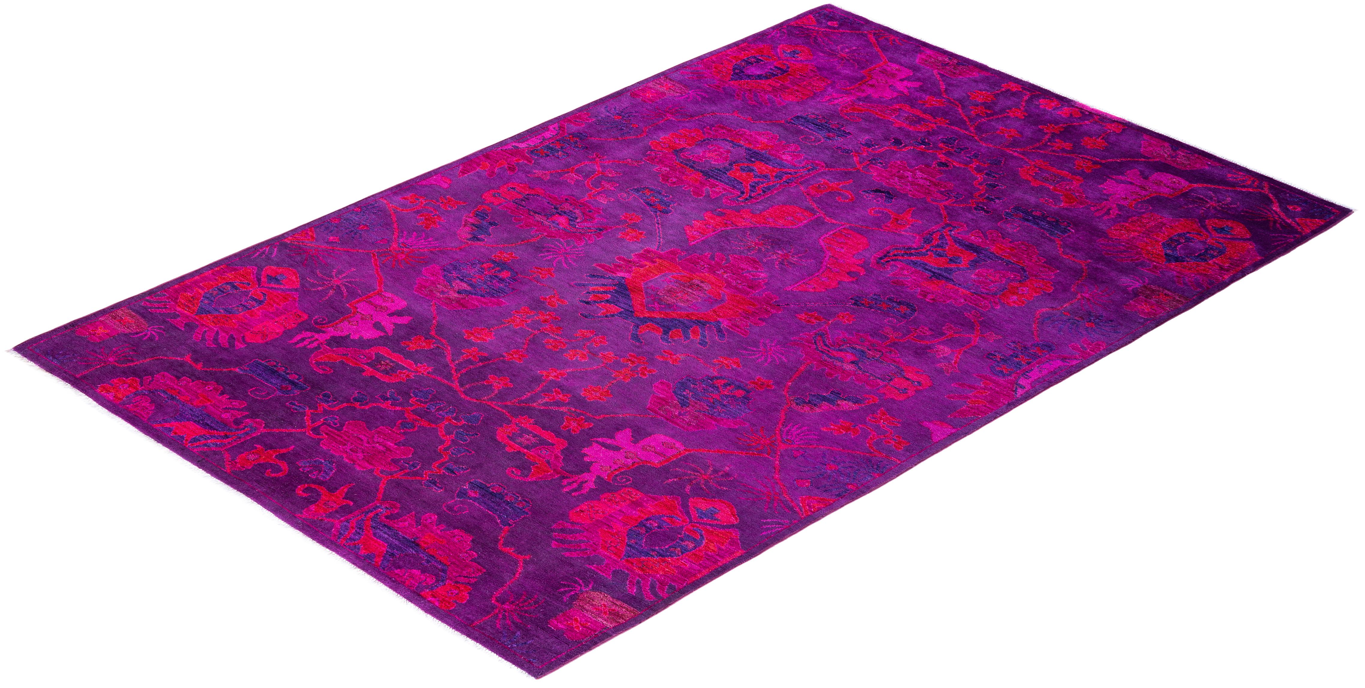 Alfombra contemporánea de lana teñida a mano de color púrpura 5' 3