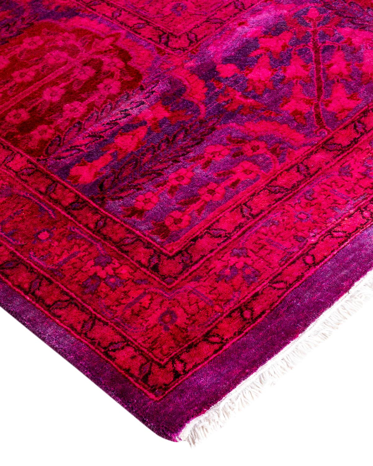 Vibrance-Teppiche sind der Inbegriff von Klassik mit Pfiff: traditionelle Muster in leuchtenden Farben gefärbt. Jeder handgeknüpfte Teppich wird mit einem 100 % natürlichen botanischen Farbstoff gewaschen, der verborgene Nuancen in den Mustern