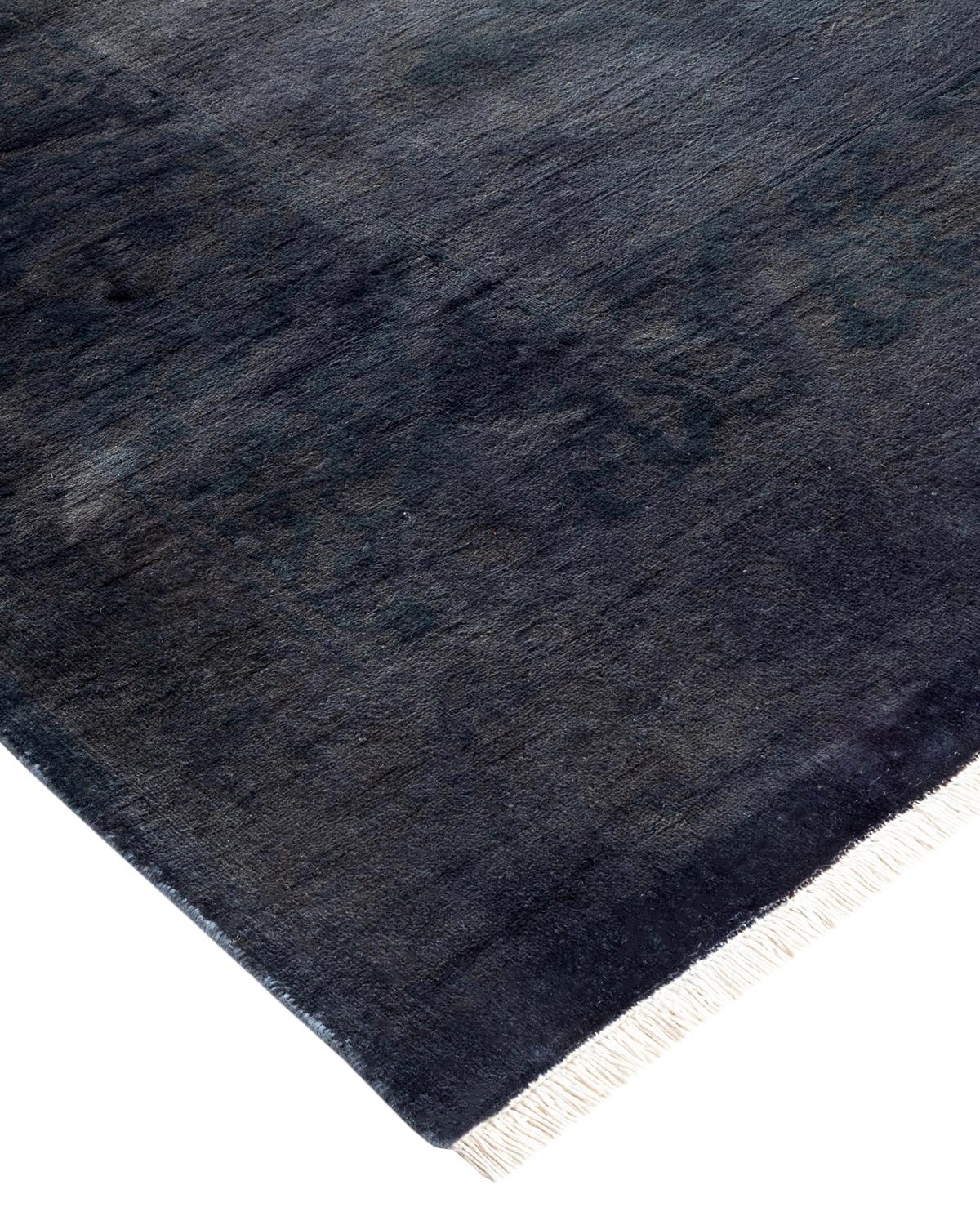 Las alfombras Vibrance son la personificación de lo clásico con un toque especial: motivos tradicionales teñidos de colores brillantes. Cada alfombra anudada a mano se lava con un tinte botánico 100% natural que revela matices ocultos en los
