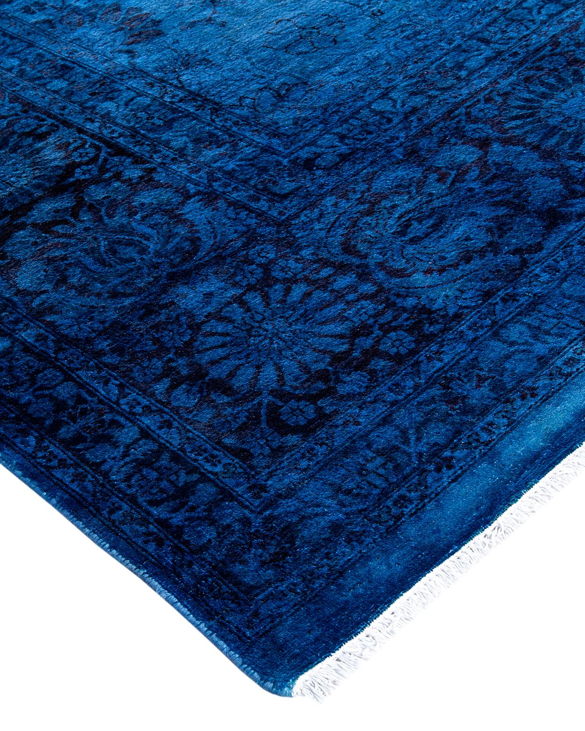 Las alfombras Vibrance son la personificación de lo clásico con un toque especial: motivos tradicionales teñidos de colores brillantes. Cada alfombra anudada a mano se lava con un tinte botánico 100% natural que revela matices ocultos en los