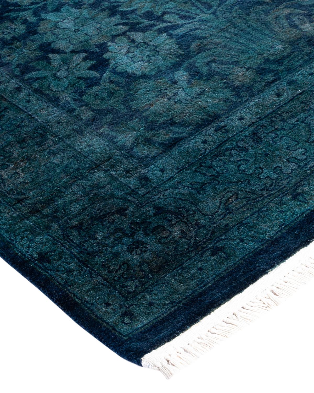 I tappeti Vibrance rappresentano il classico con un tocco di classe: motivi tradizionali sovratinti con colori brillanti. Ogni tappeto annodato a mano viene lavato con una tintura botanica 100% naturale che rivela le sfumature nascoste degli am
