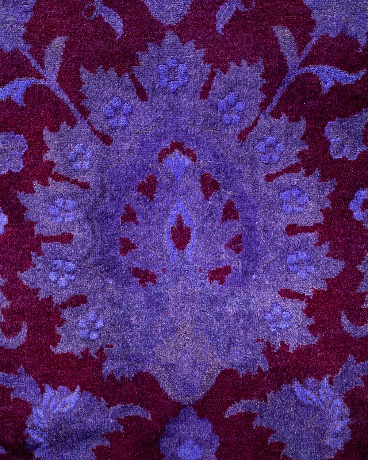 Alfombra de lana teñida a mano contemporánea violeta Pakistaní en venta