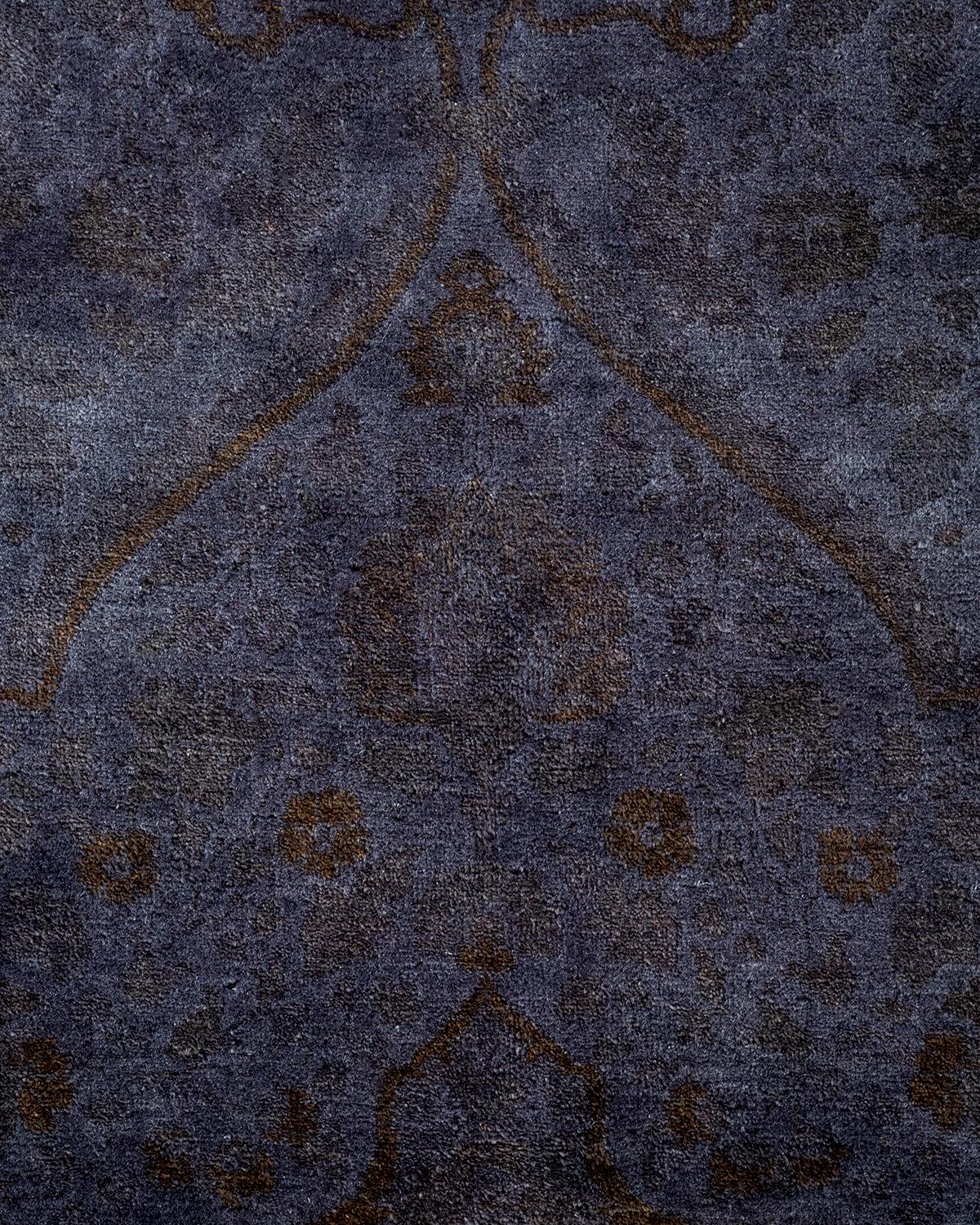 Alfombra de lana teñida a mano contemporánea violeta Pakistaní en venta