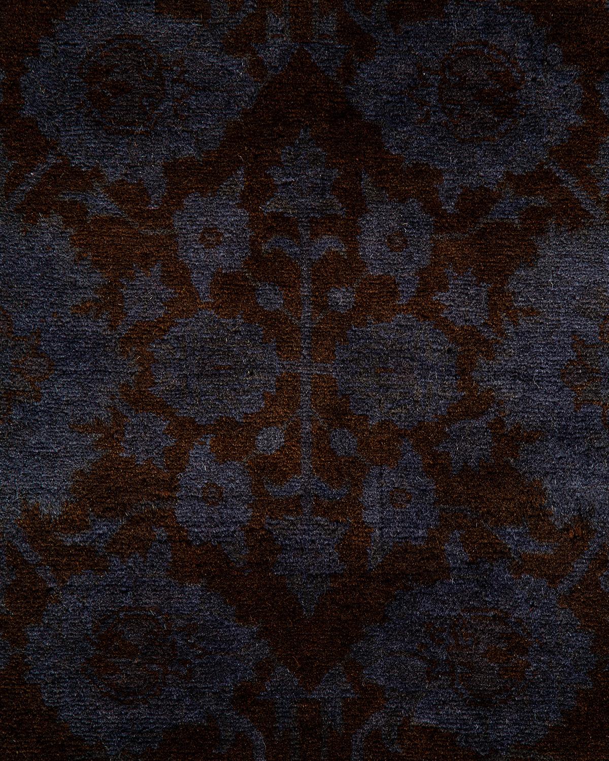 Alfombra de lana teñida a mano contemporánea violeta Pakistaní en venta