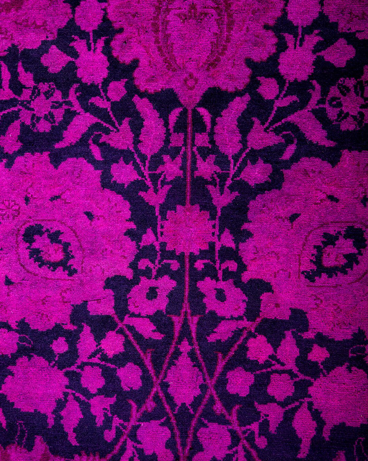Alfombra de lana teñida a mano contemporánea violeta Pakistaní en venta