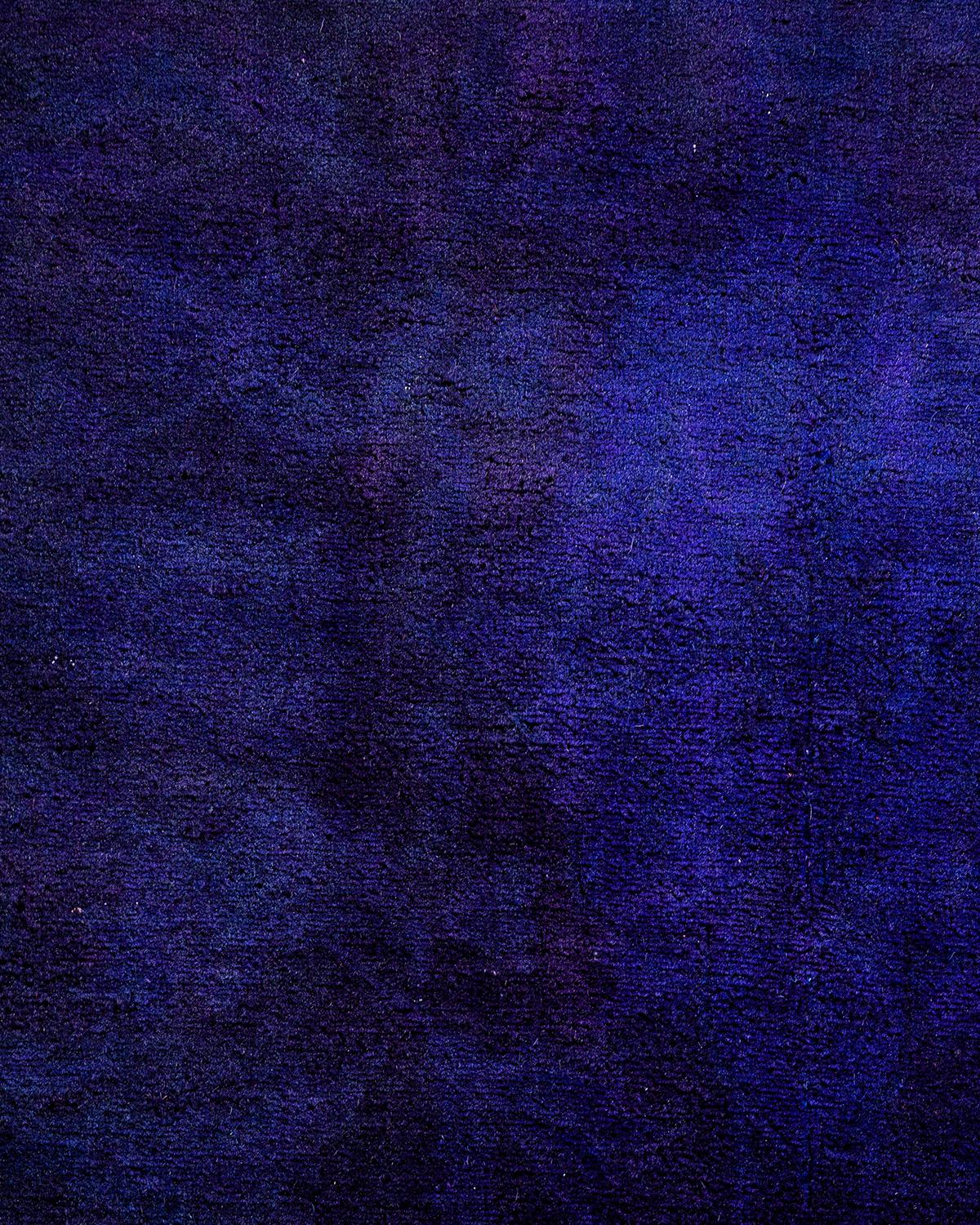 Pakistano Contemporary Overdyed Hand Knotted Wool Purple Area Rugs (Tappeto di lana viola sovratinto) in vendita