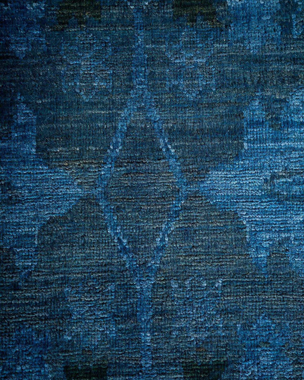 Pakistano Contemporary Overdyed Hand Knotted Wool Purple Area Rugs (Tappeto di lana viola sovratinto) in vendita