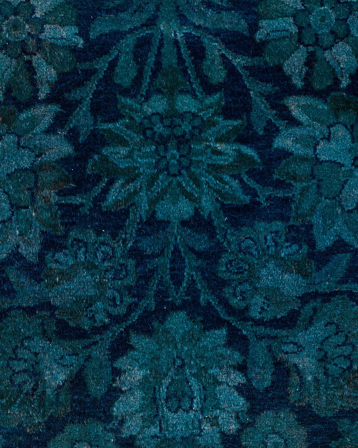 Pakistano Contemporary Overdyed Hand Knotted Wool Purple Area Rugs (Tappeto di lana viola sovratinto) in vendita