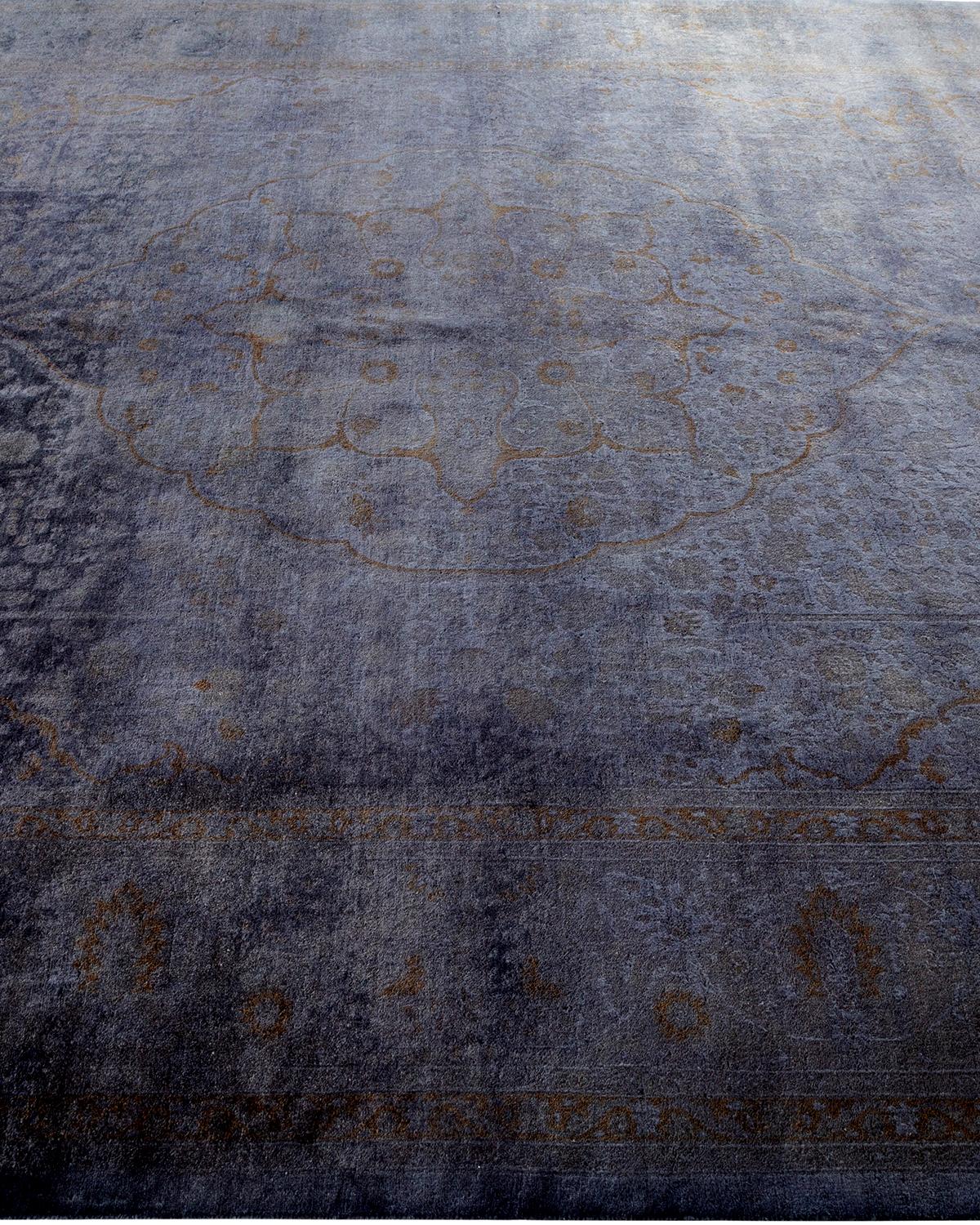 Alfombra de lana teñida a mano contemporánea violeta en Nuevo estado para la venta en Norwalk, CT