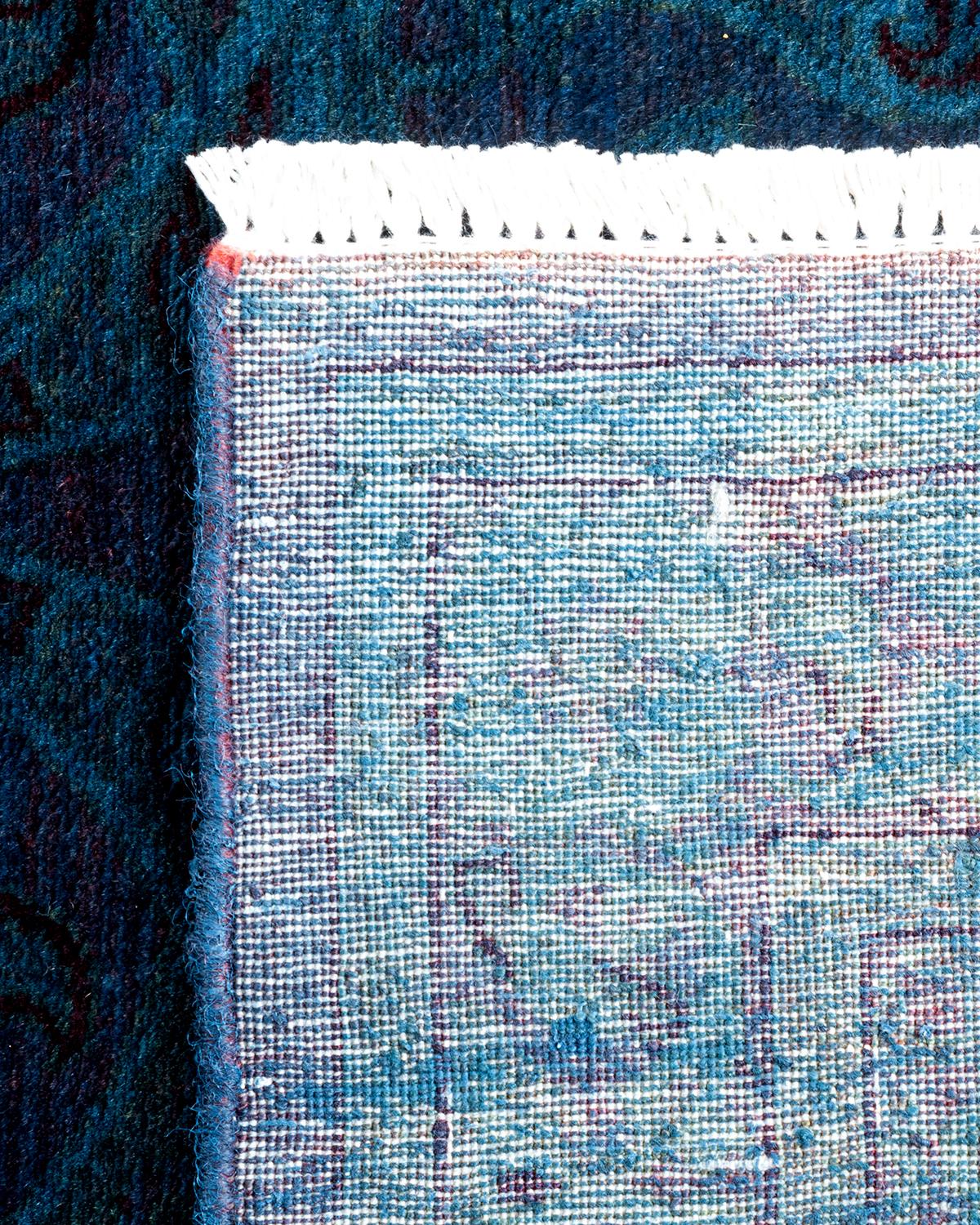 Contemporary Overdyed Hand Knotted Wool Purple Area Rug (21. Jahrhundert und zeitgenössisch) im Angebot