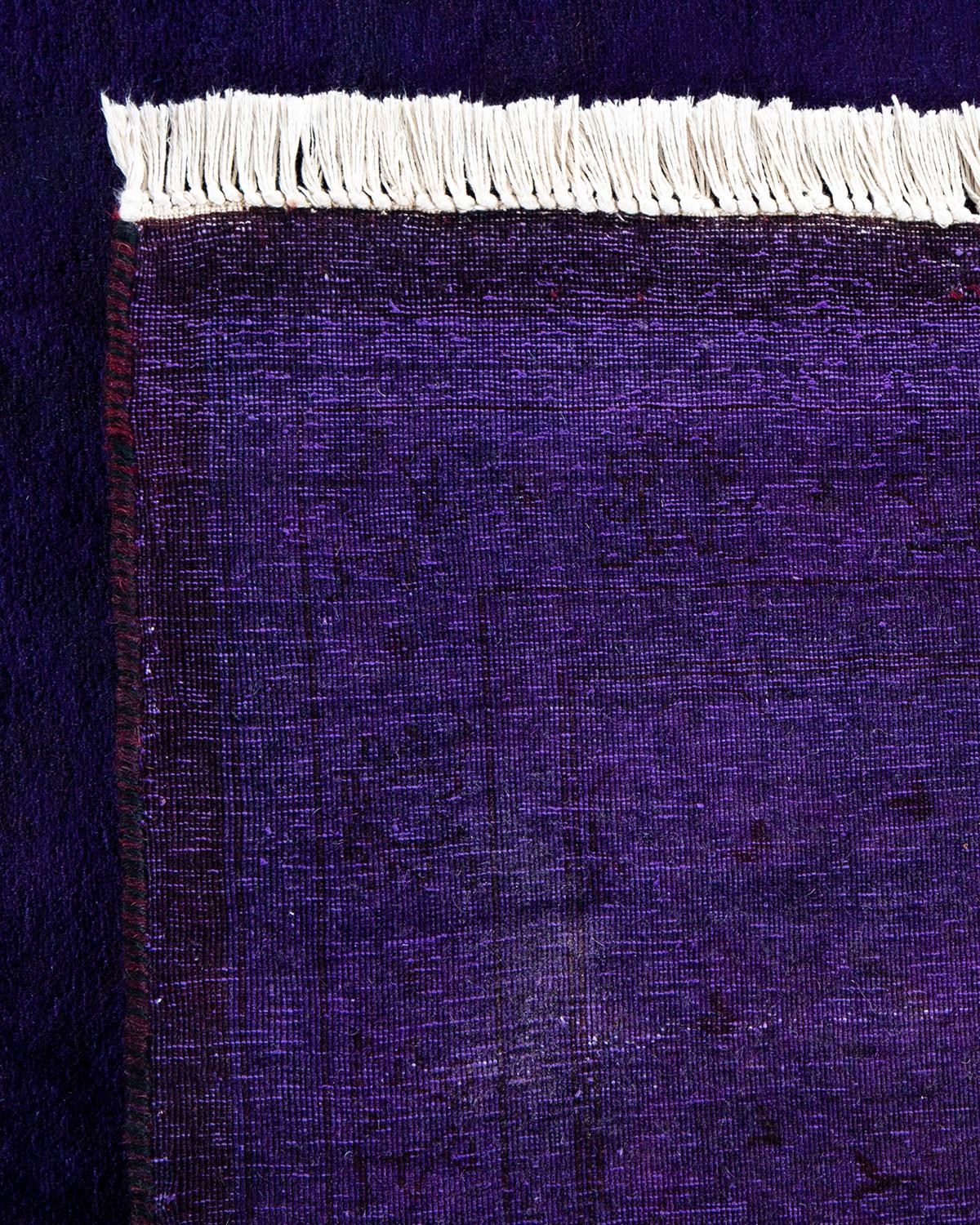 Contemporary Overdyed Hand Knotted Wool Purple Area Rug (21. Jahrhundert und zeitgenössisch) im Angebot
