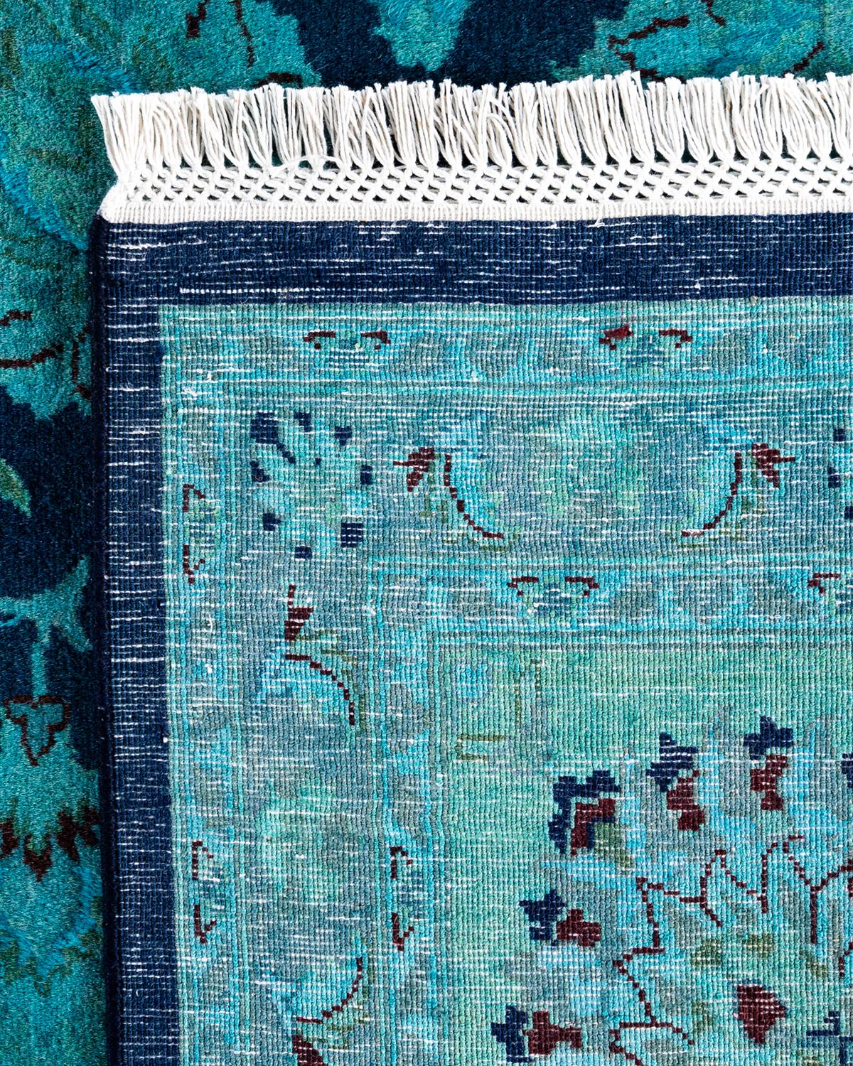 Contemporary Overdyed Hand Knotted Wool Purple Area Rug (21. Jahrhundert und zeitgenössisch) im Angebot