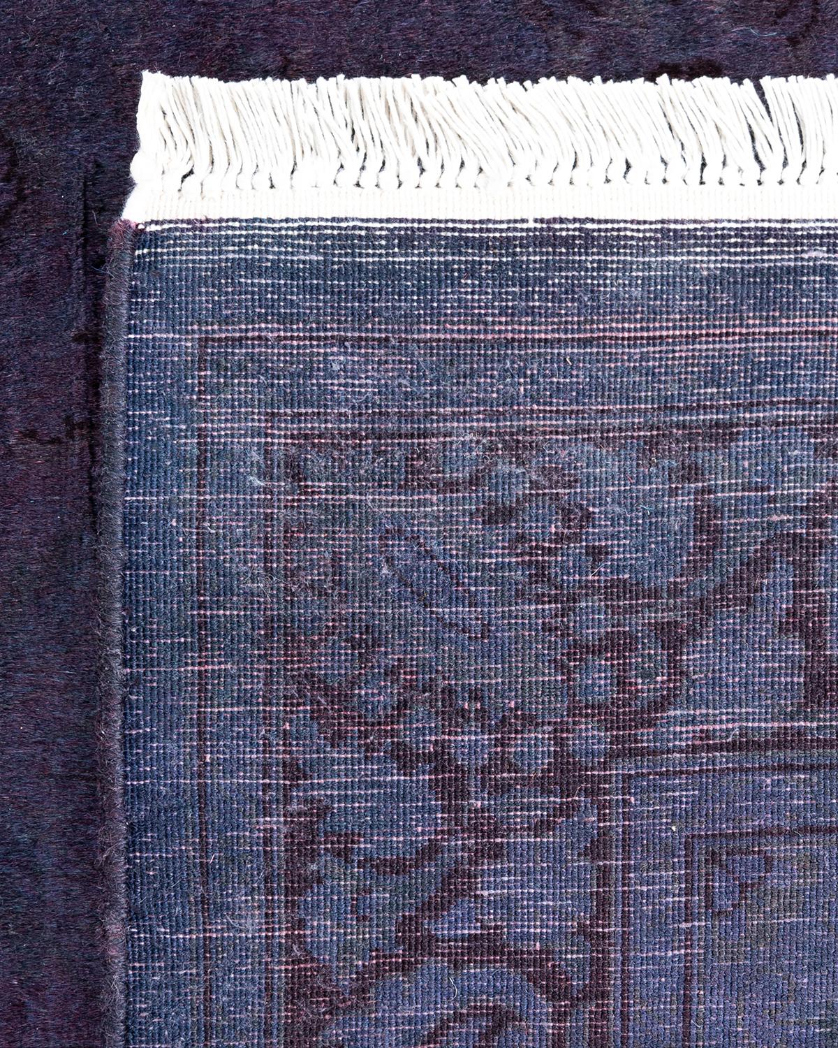 Contemporary Overdyed Hand Knotted Wool Purple Area Rug (21. Jahrhundert und zeitgenössisch) im Angebot