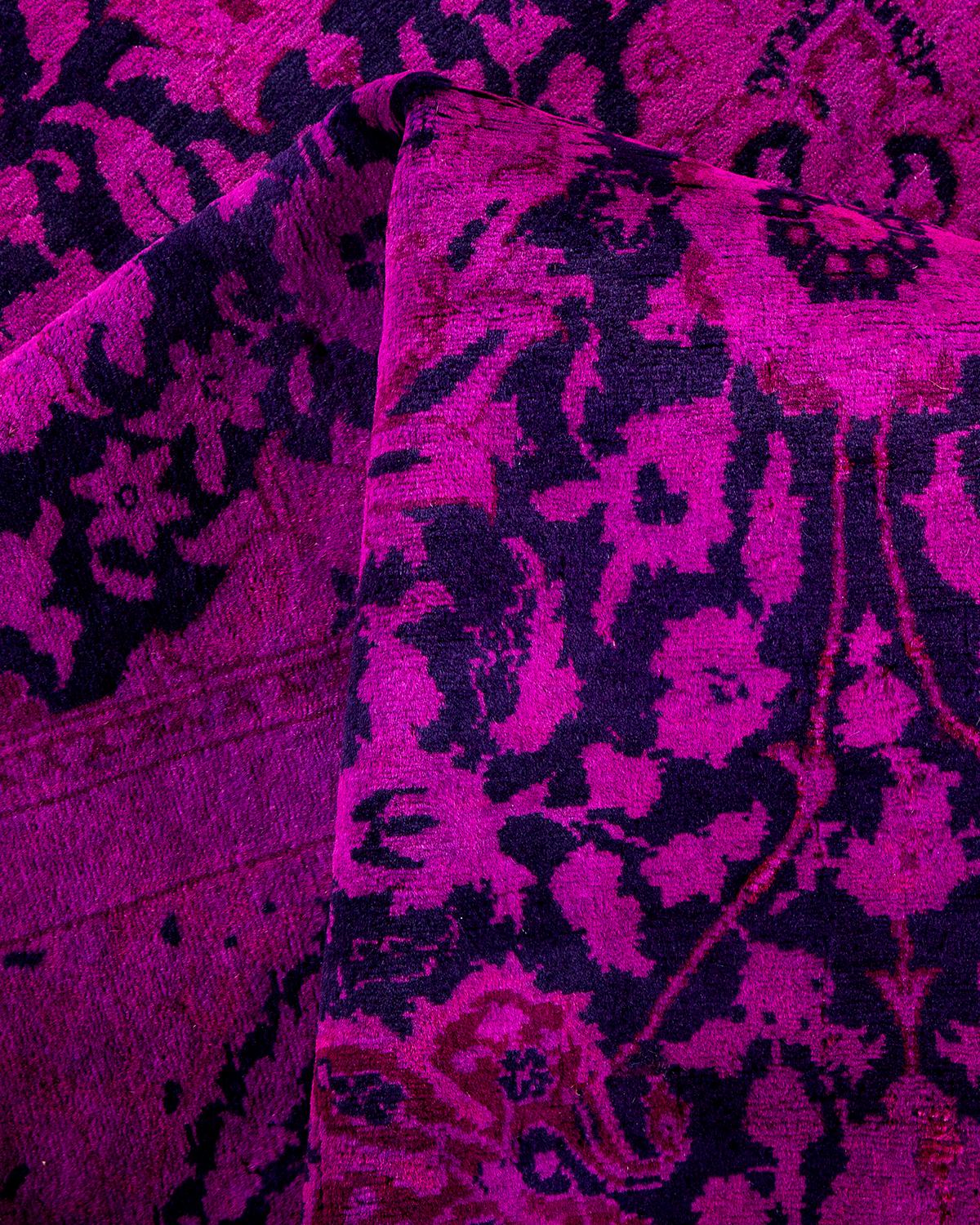 Alfombra de lana teñida a mano contemporánea violeta en venta 1