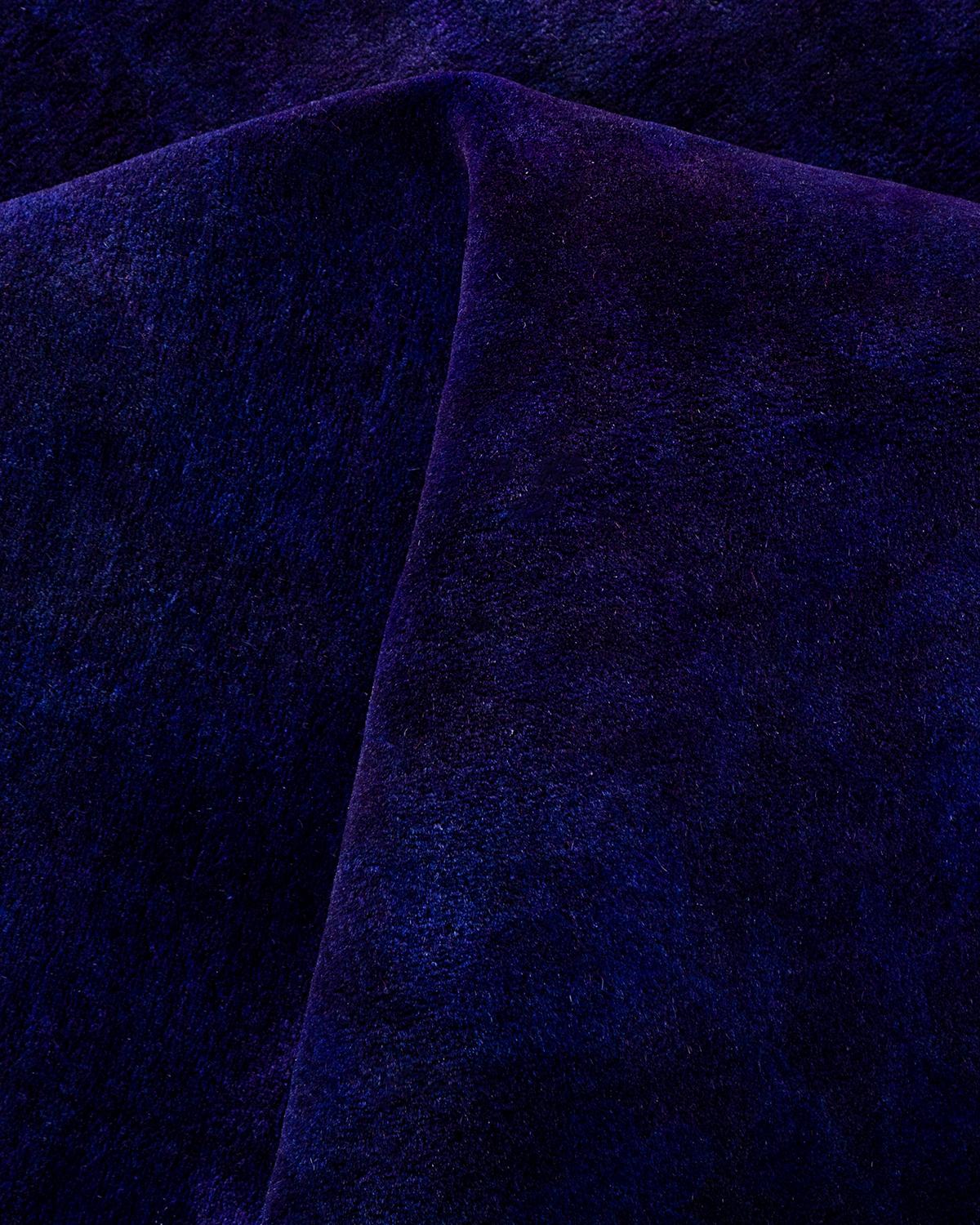 Contemporary Overdyed Hand Knotted Wool Purple Area Rugs (Tappeto di lana viola sovratinto) in vendita 1