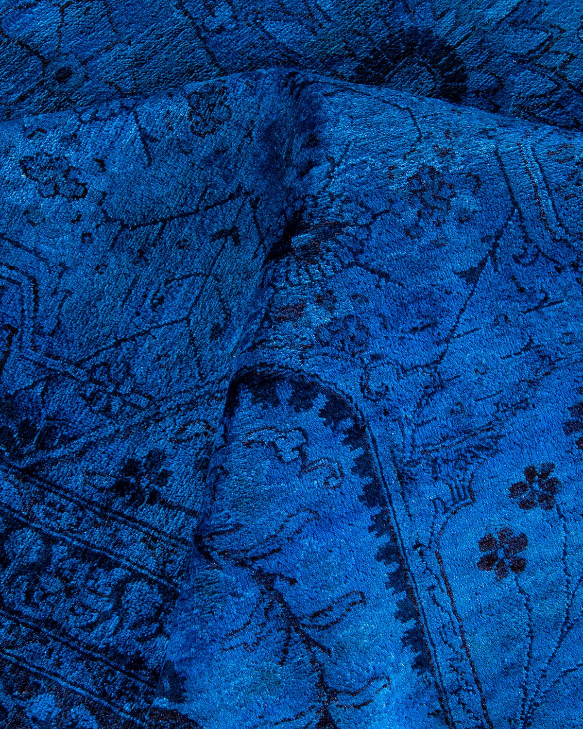 Alfombra de lana teñida a mano contemporánea violeta en venta 1