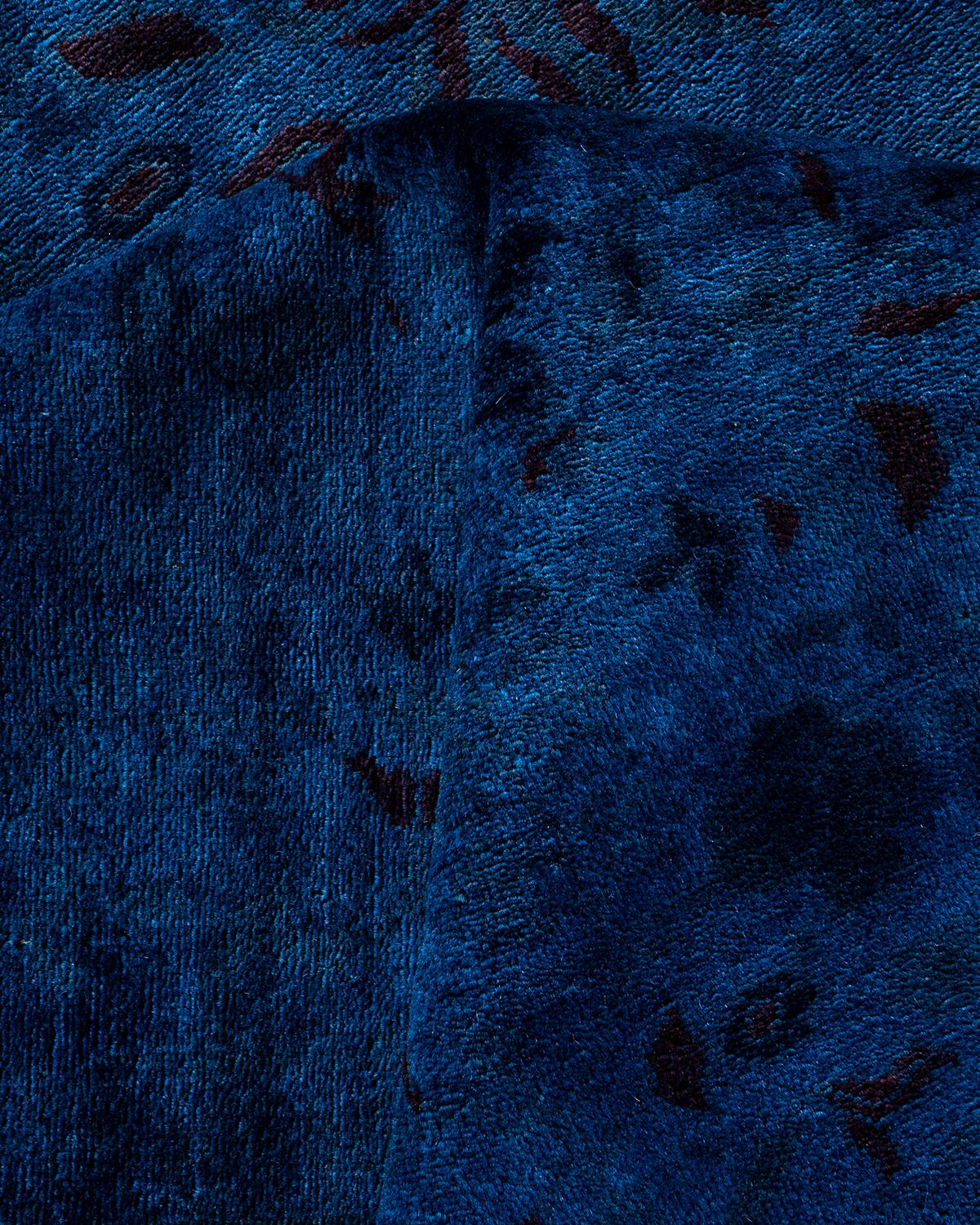 Alfombra de lana teñida a mano contemporánea violeta en venta 1