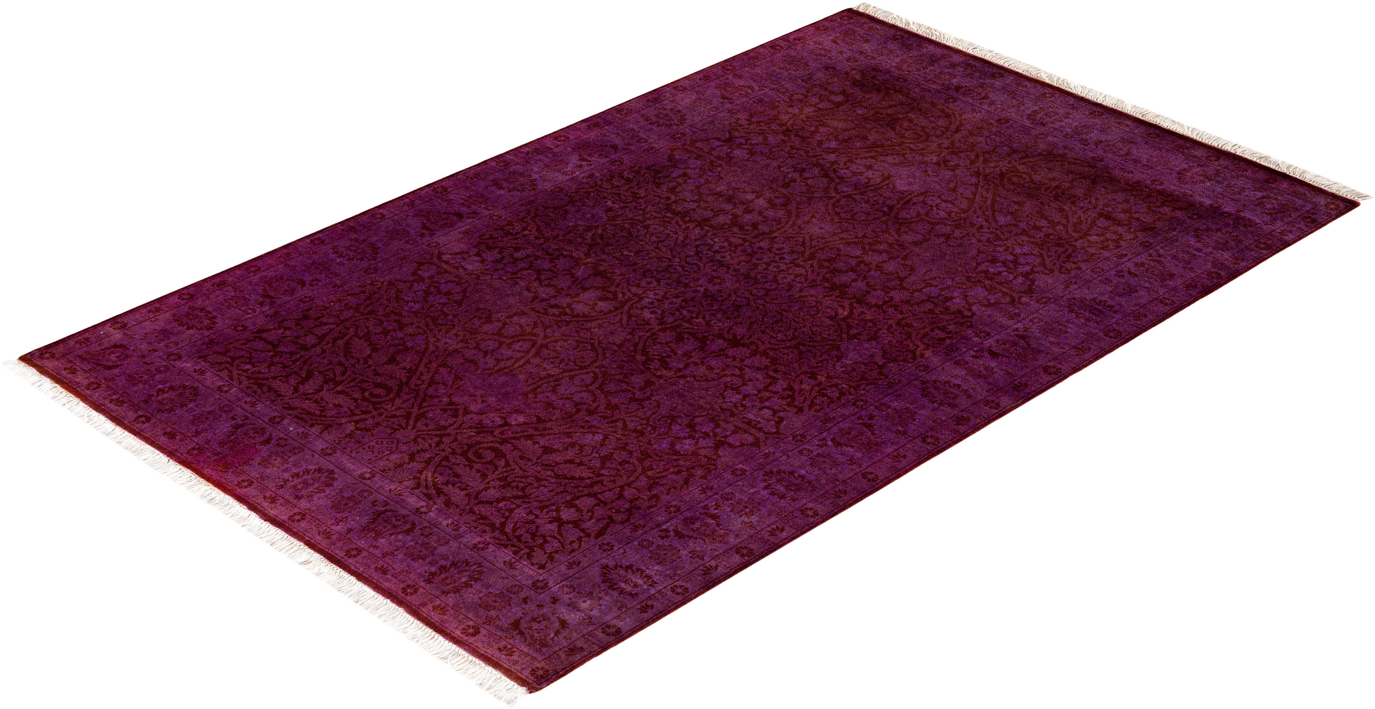 Alfombra de lana teñida a mano contemporánea violeta en venta 2