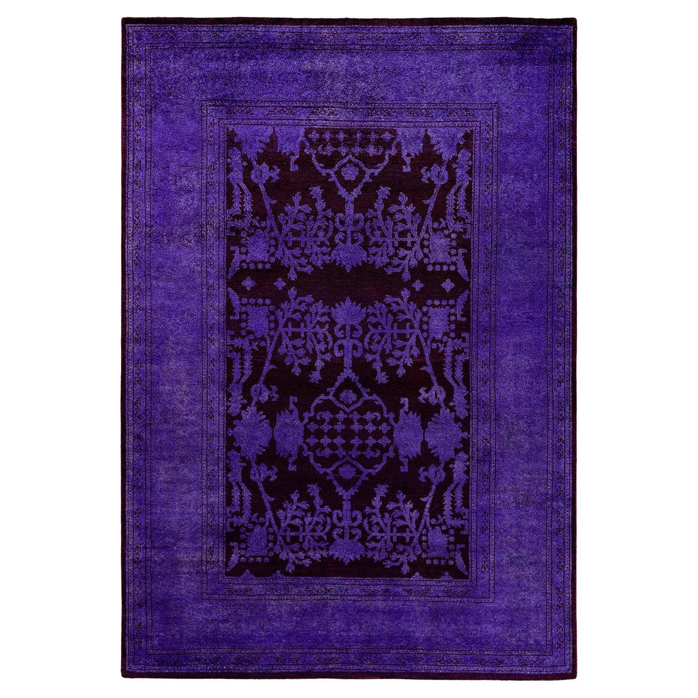 Contemporary Overdyed Hand Knotted Wool Purple Area Rug (Tapis de sol surdimensionné en laine pourpre)