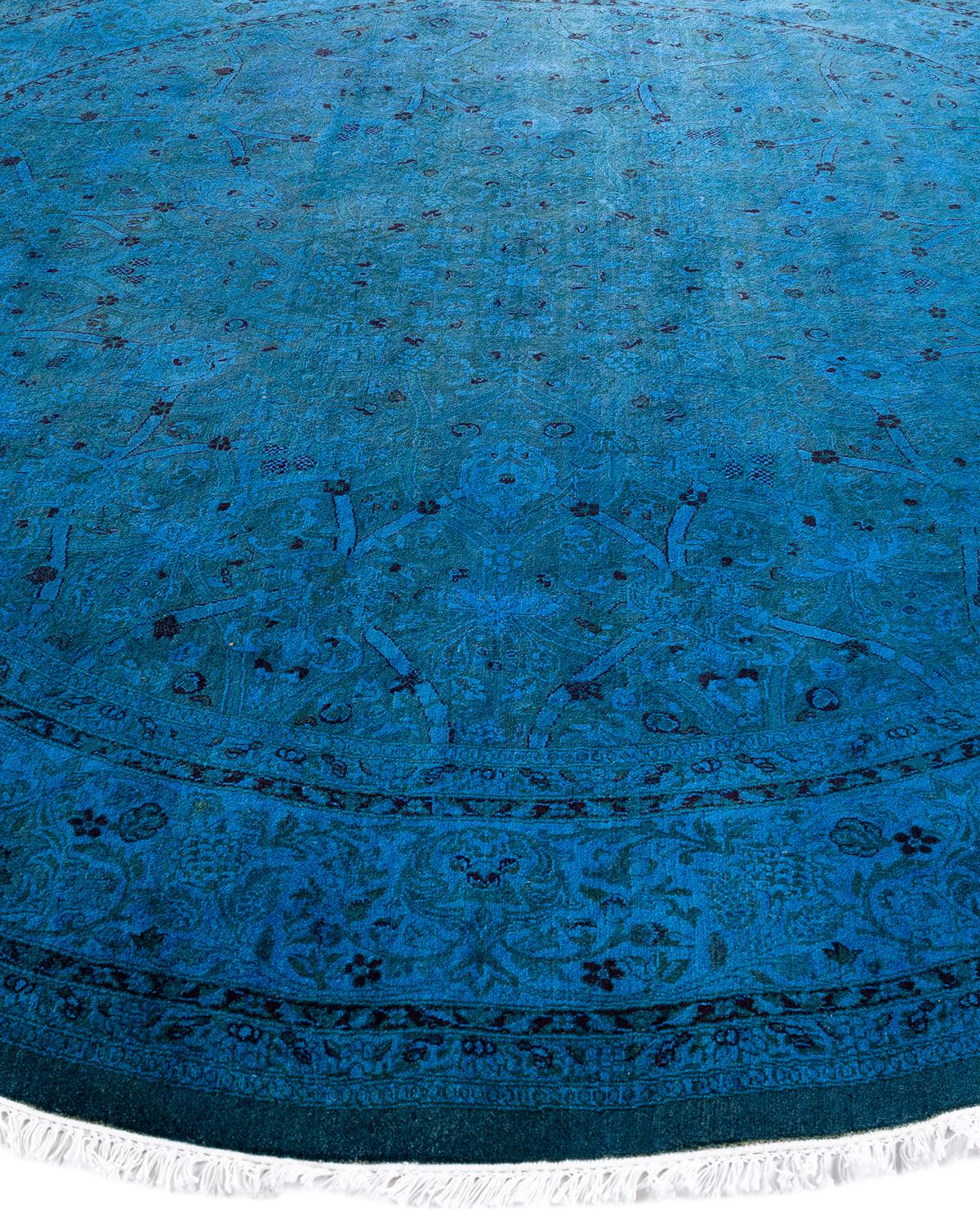 Contemporary Overdyed Hand Knotted Wool Purple Round Area Rugs (Tappeto rotondo in lana sovratinto a mano) In condizioni Nuovo in vendita a Norwalk, CT