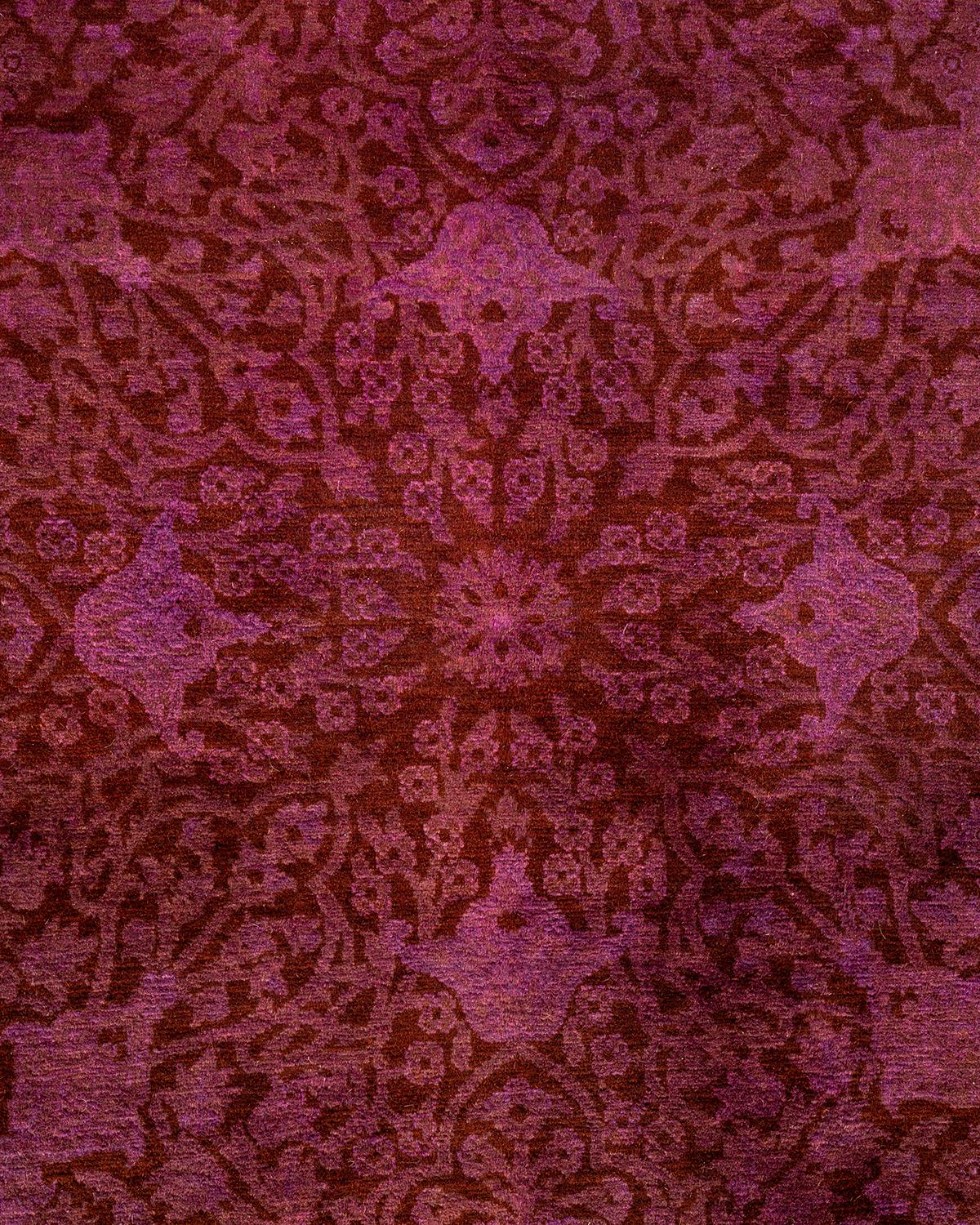 Pakistano Contemporary Overdyed Hand Knotted Wool Purple Round Area Rugs (Tappeto rotondo in lana sovratinto a mano) in vendita