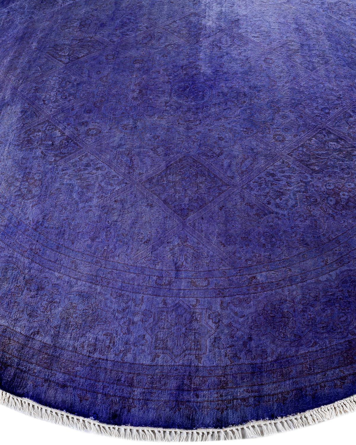 Contemporary Overdyed Hand Knotted Wool Purple Round Area Rug im Zustand „Neu“ im Angebot in Norwalk, CT