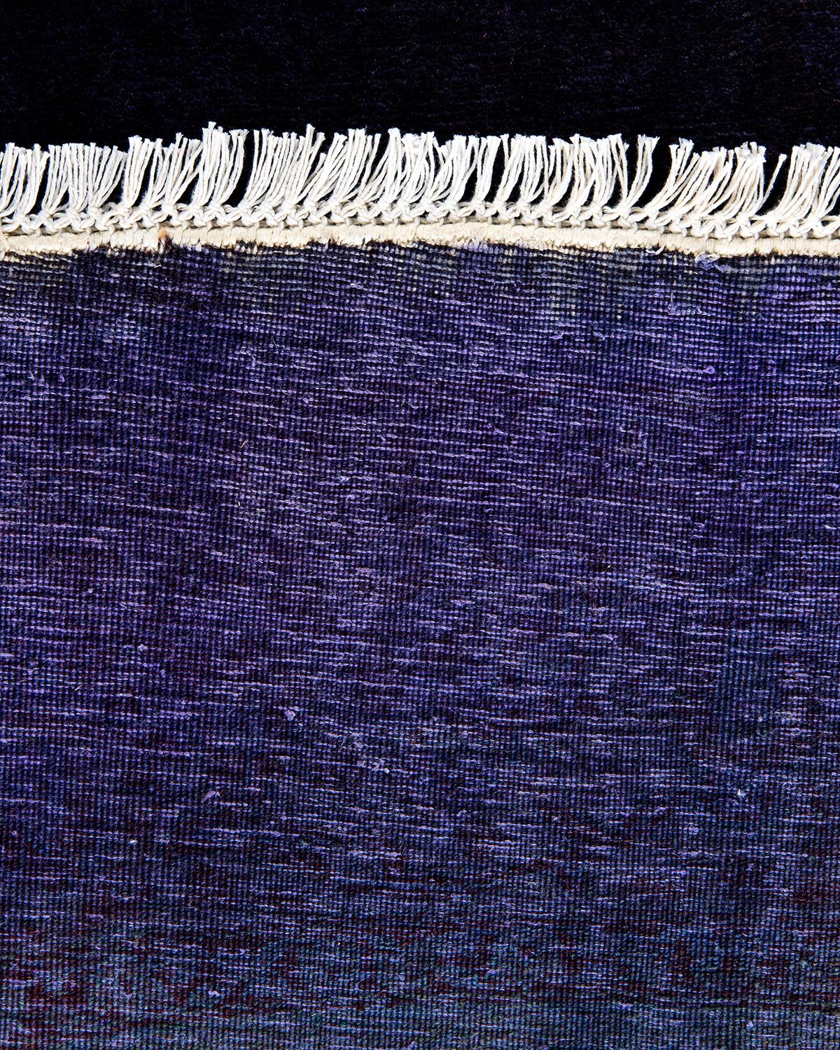 XXI secolo e contemporaneo Contemporary Overdyed Hand Knotted Wool Purple Round Area Rugs (Tappeto rotondo in lana sovratinto a mano) in vendita