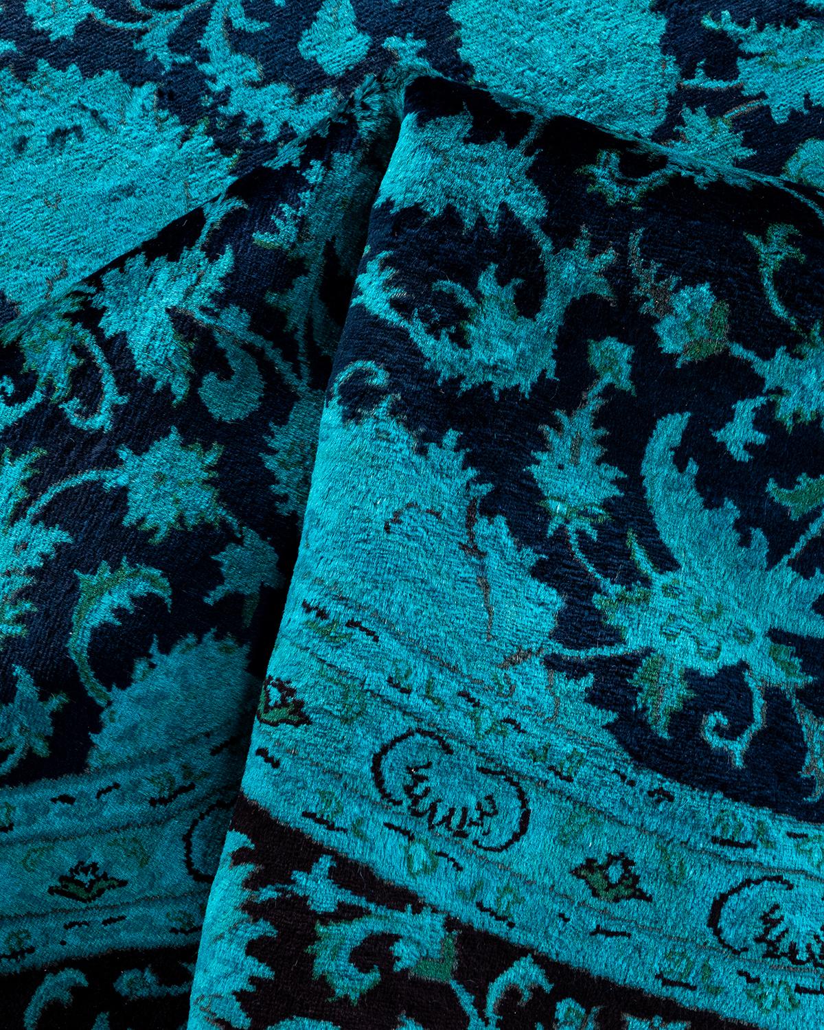 Contemporary Overdyed Hand Knotted Wool Purple Round Area Rugs (Tappeto rotondo in lana sovratinto a mano) in vendita 1