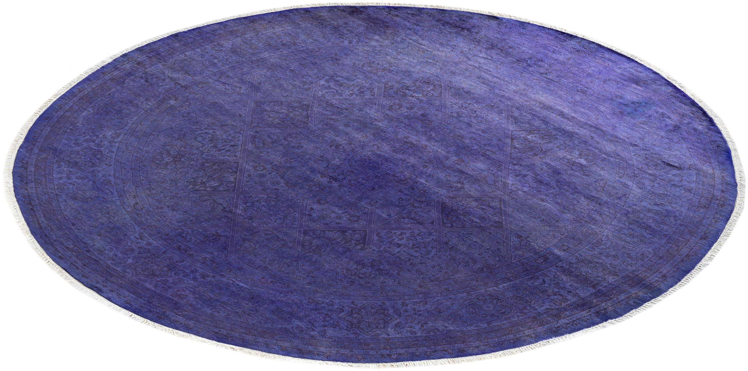 Contemporary Overdyed Hand Knotted Wool Purple Round Area Rug im Angebot 2