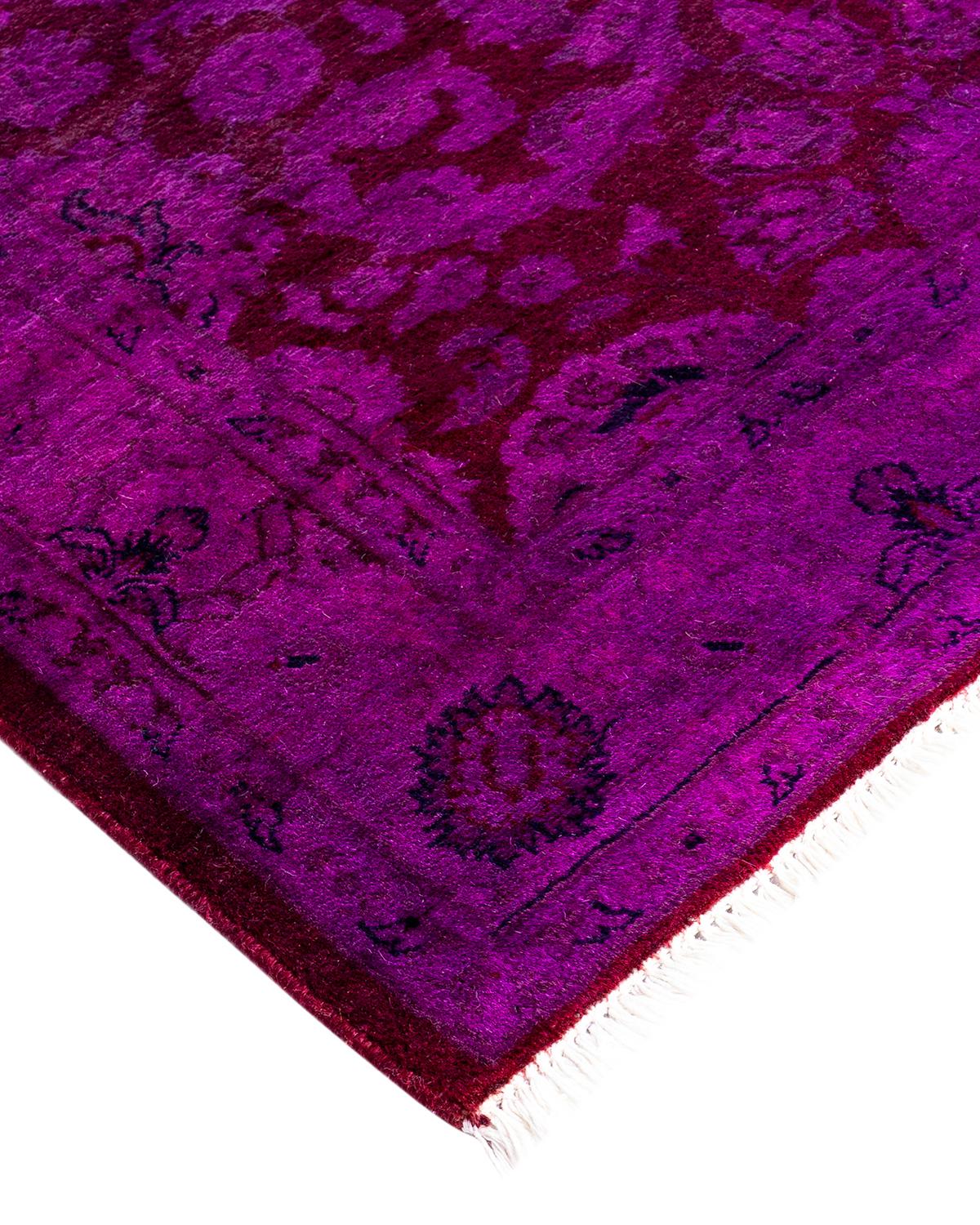 Vibrance-Teppiche sind der Inbegriff von Klassik mit Pfiff: traditionelle Muster in leuchtenden Farben gefärbt. Jeder handgeknüpfte Teppich wird mit einem 100 % natürlichen botanischen Farbstoff gewaschen, der verborgene Nuancen in den Mustern