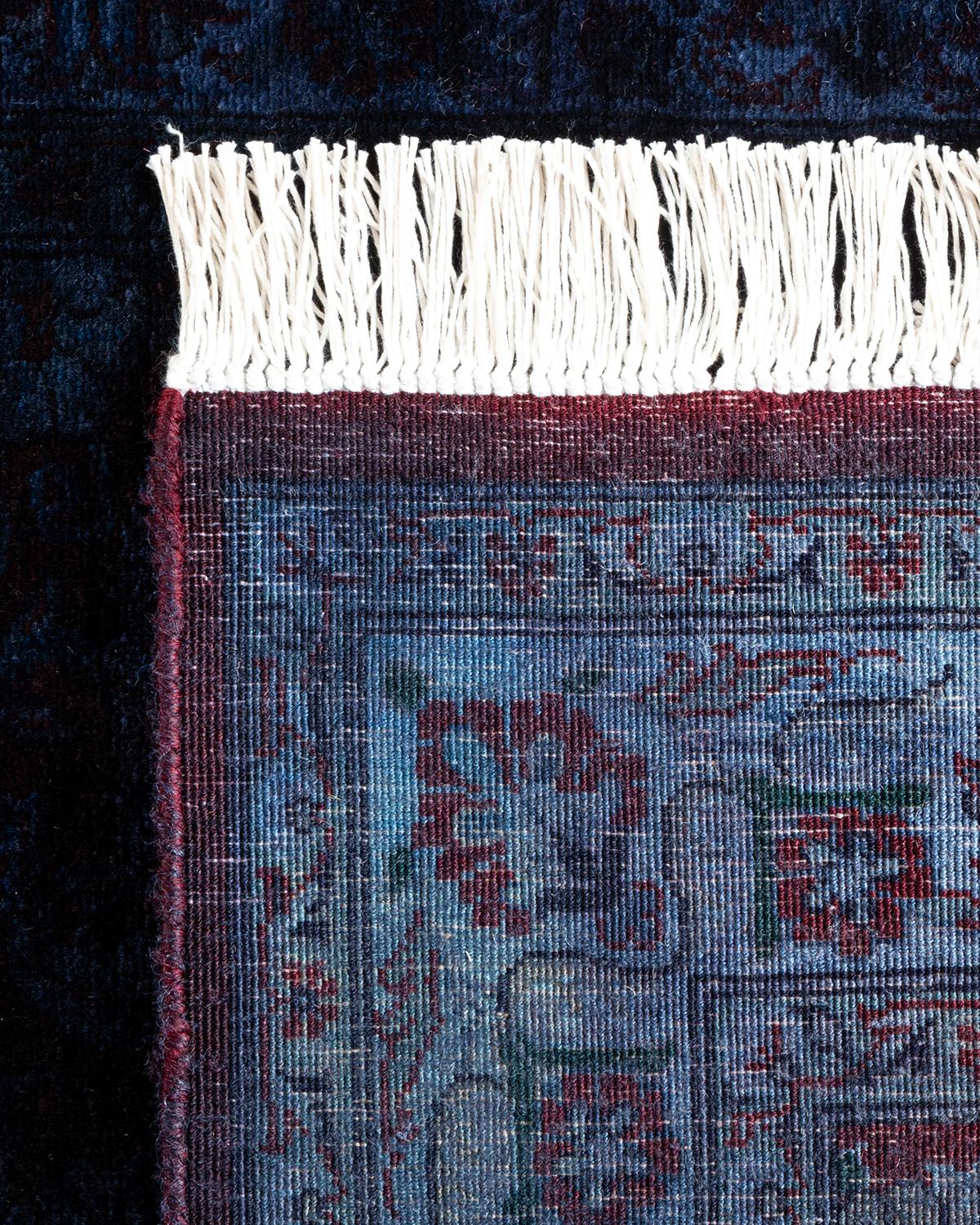 XXIe siècle et contemporain Chemin de table contemporain en laine surteinte nouée à la main pourpre en vente