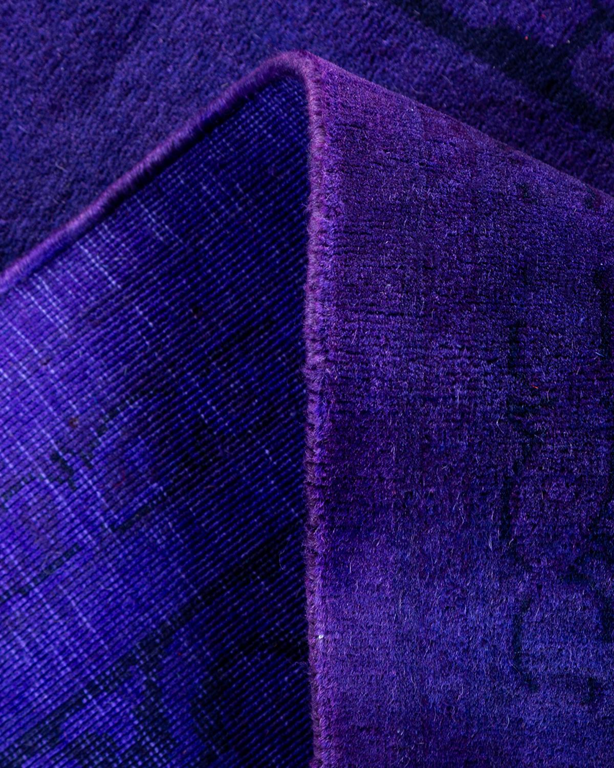Laine Chemin de table contemporain en laine surteinte nouée à la main pourpre en vente