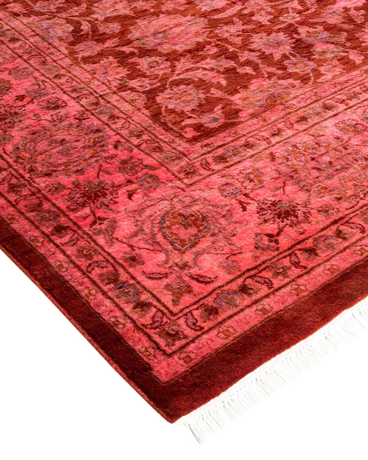 Vibrance-Teppiche sind der Inbegriff von Klassik mit Pfiff: traditionelle Muster in leuchtenden Farben gefärbt. Jeder handgeknüpfte Teppich wird mit einem 100% natürlichen botanischen Farbstoff gewaschen, der verborgene Nuancen in den Mustern