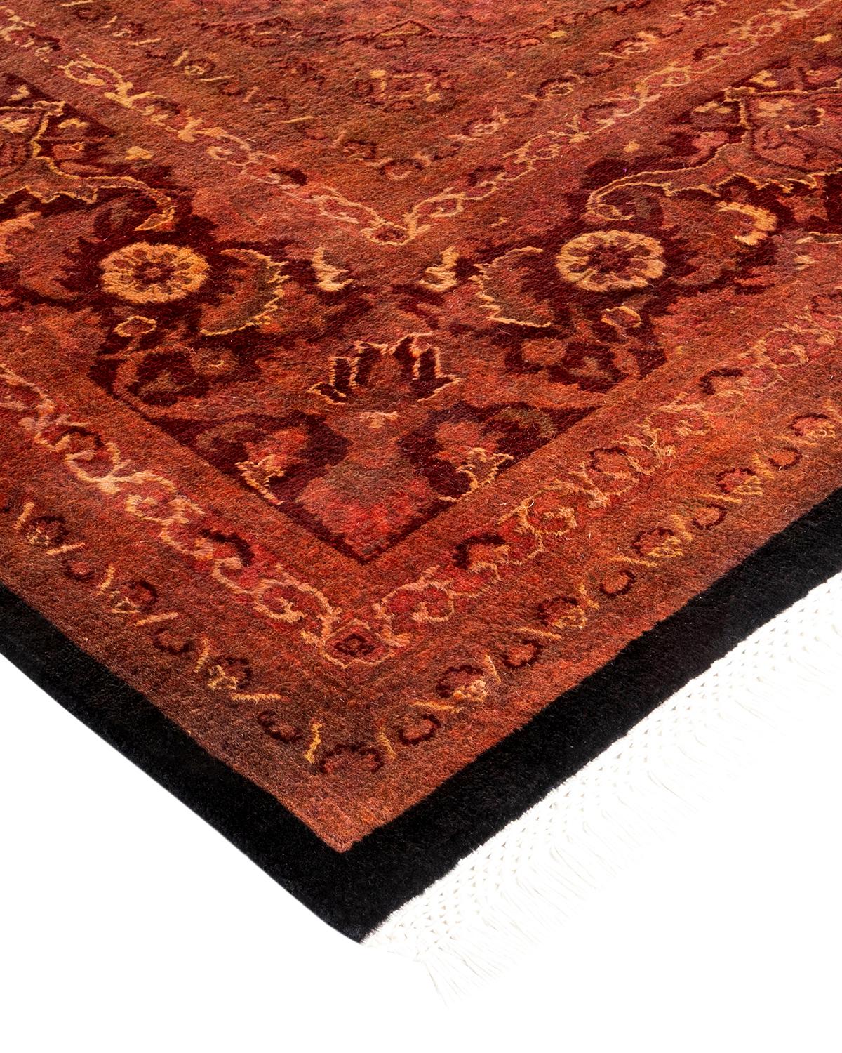 I tappeti Vibrance rappresentano il classico con un tocco di classe: motivi tradizionali sovratinti con colori brillanti. Ogni tappeto annodato a mano viene lavato con una tintura botanica naturale al 100% che rivela le sfumature nascoste nei