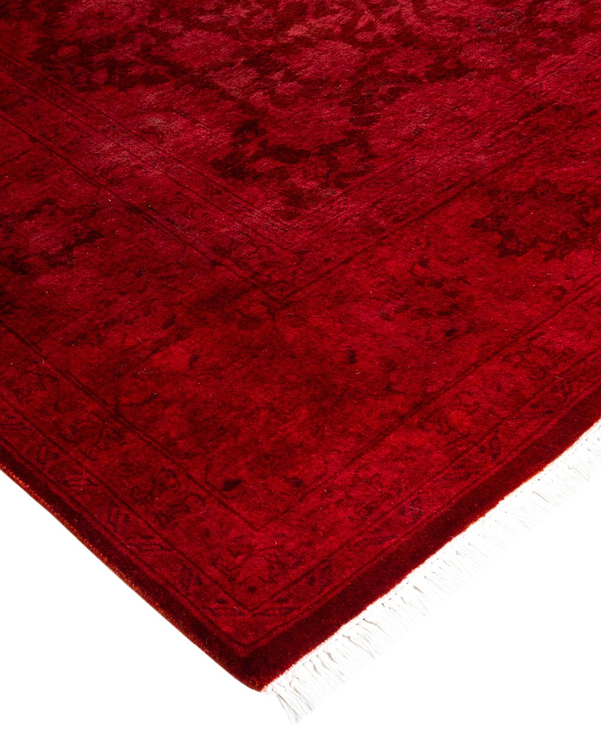 Las alfombras Vibrance son la personificación de lo clásico con un toque especial: motivos tradicionales teñidos de colores brillantes. Cada alfombra anudada a mano se lava con un tinte botánico 100% natural que revela matices ocultos en los