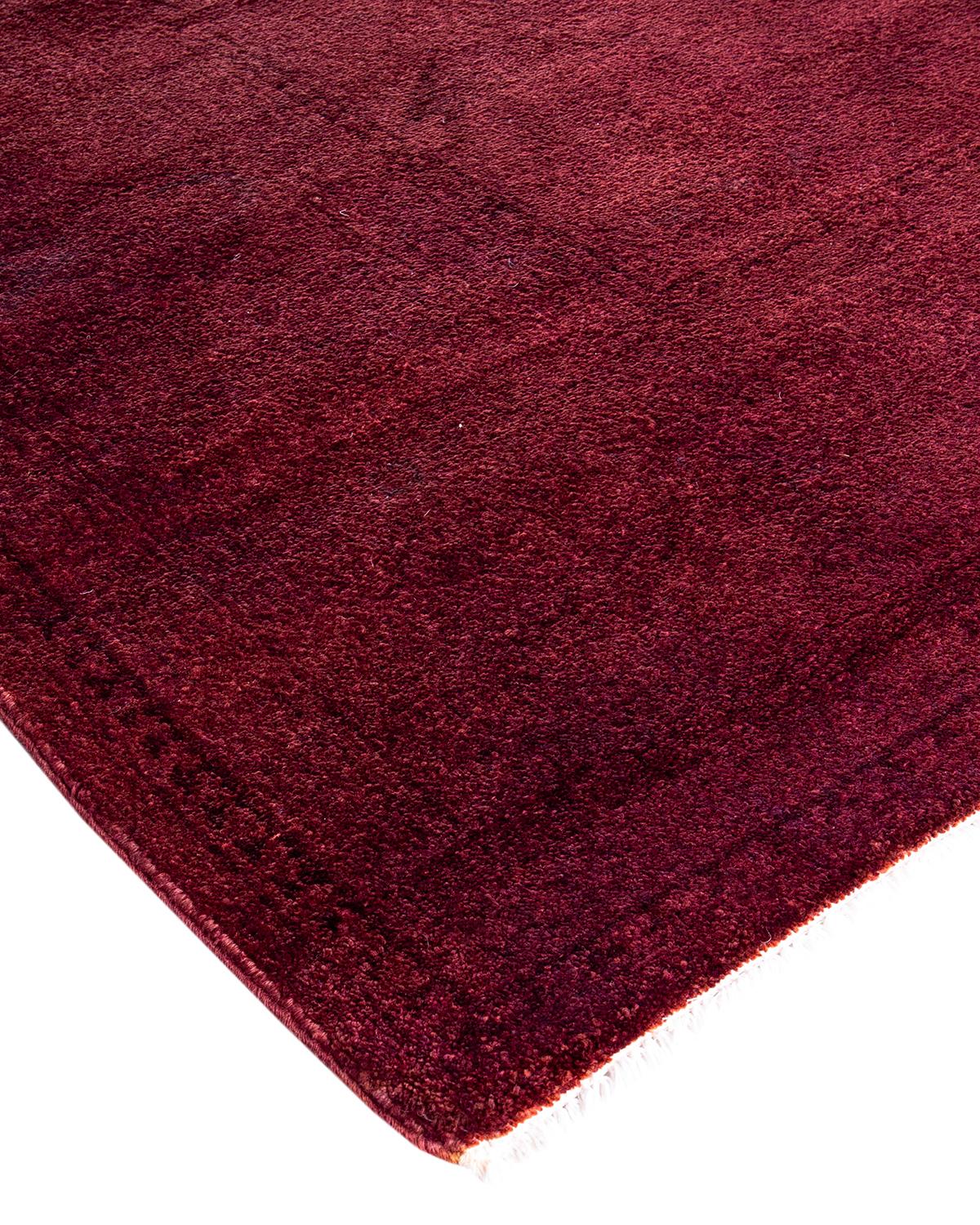 Las alfombras Vibrance son la personificación de lo clásico con un toque especial: motivos tradicionales teñidos de colores brillantes. Cada alfombra anudada a mano se lava con un tinte botánico 100% natural que revela matices ocultos en los