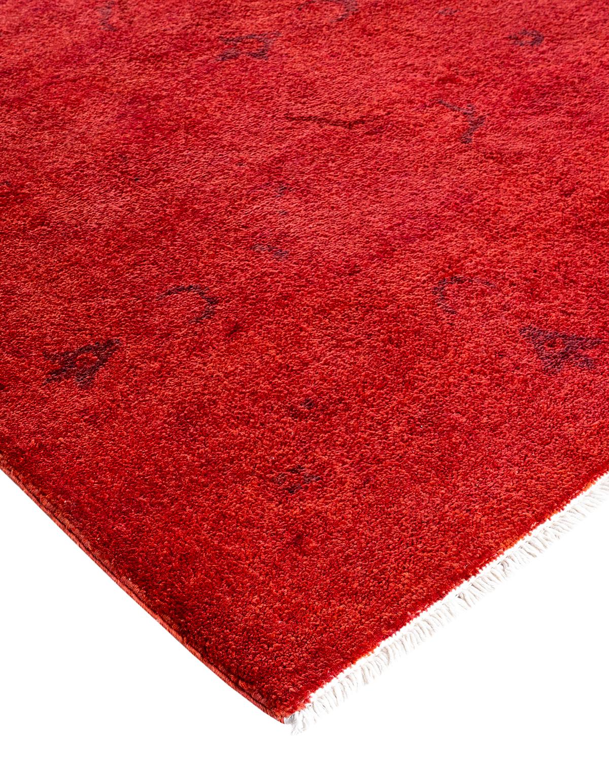 Les tapis Vibrance incarnent le classique avec une touche d'originalité : des motifs traditionnels surteints dans des couleurs éclatantes. Chaque tapis noué à la main est lavé dans une teinture botanique 100 % naturelle qui révèle les nuances