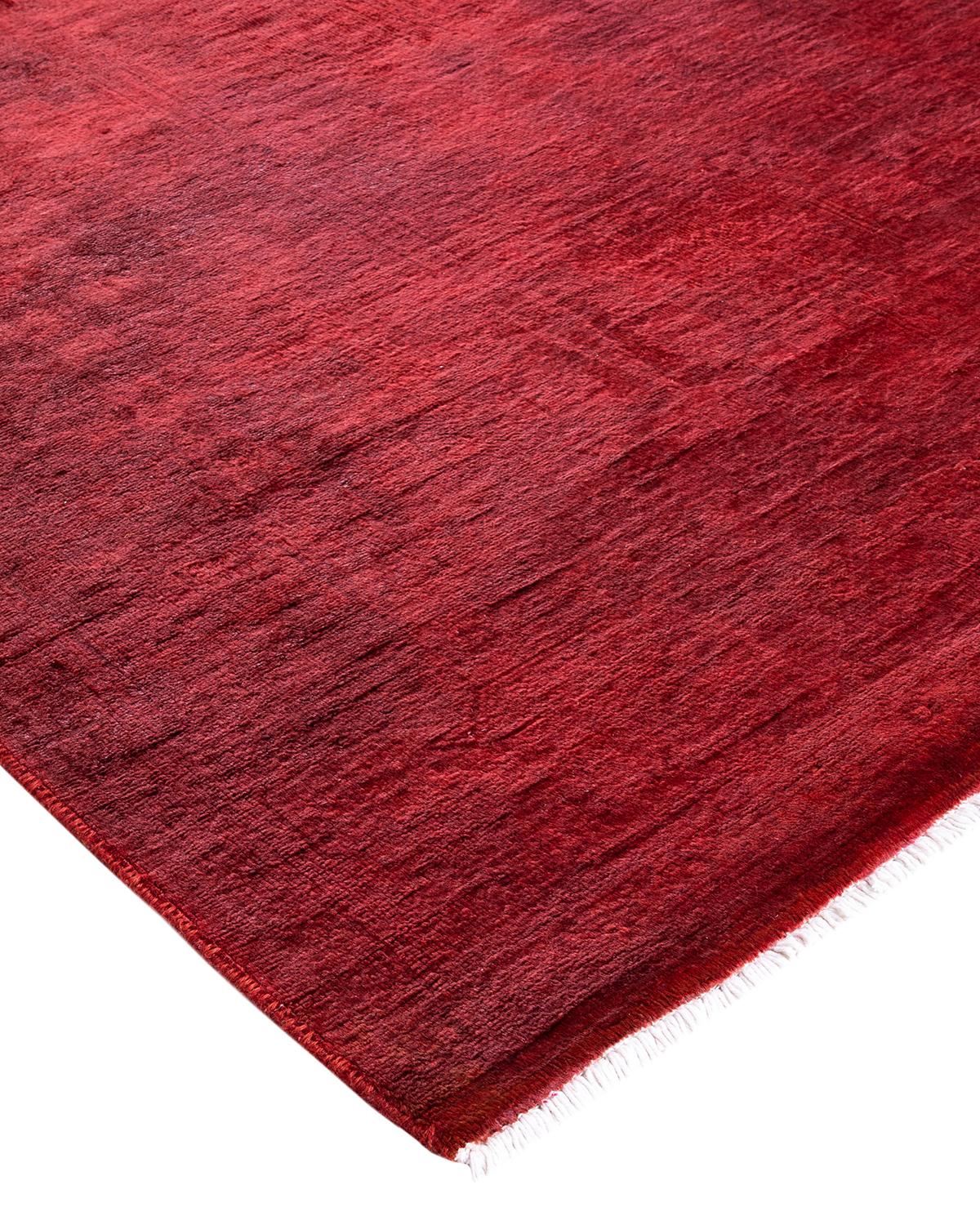 Las alfombras Vibrance son la personificación de lo clásico con un toque especial: motivos tradicionales teñidos de colores brillantes. Cada alfombra anudada a mano se lava con un tinte botánico 100% natural que revela matices ocultos en los