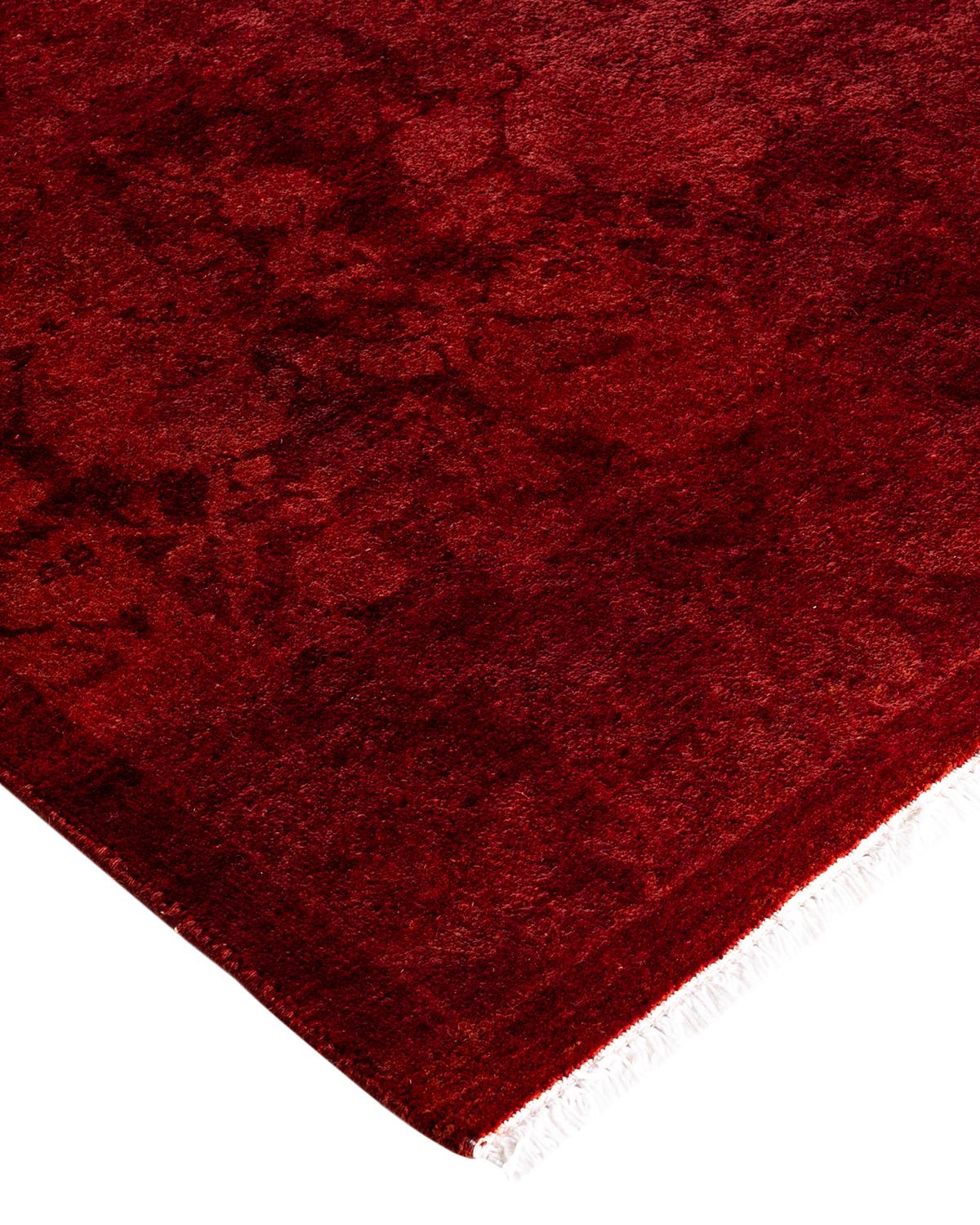 Les tapis Vibrance incarnent le classique avec une touche d'originalité : des motifs traditionnels surteints dans des couleurs éclatantes. Chaque tapis noué à la main est lavé dans une teinture botanique 100 % naturelle qui révèle les nuances