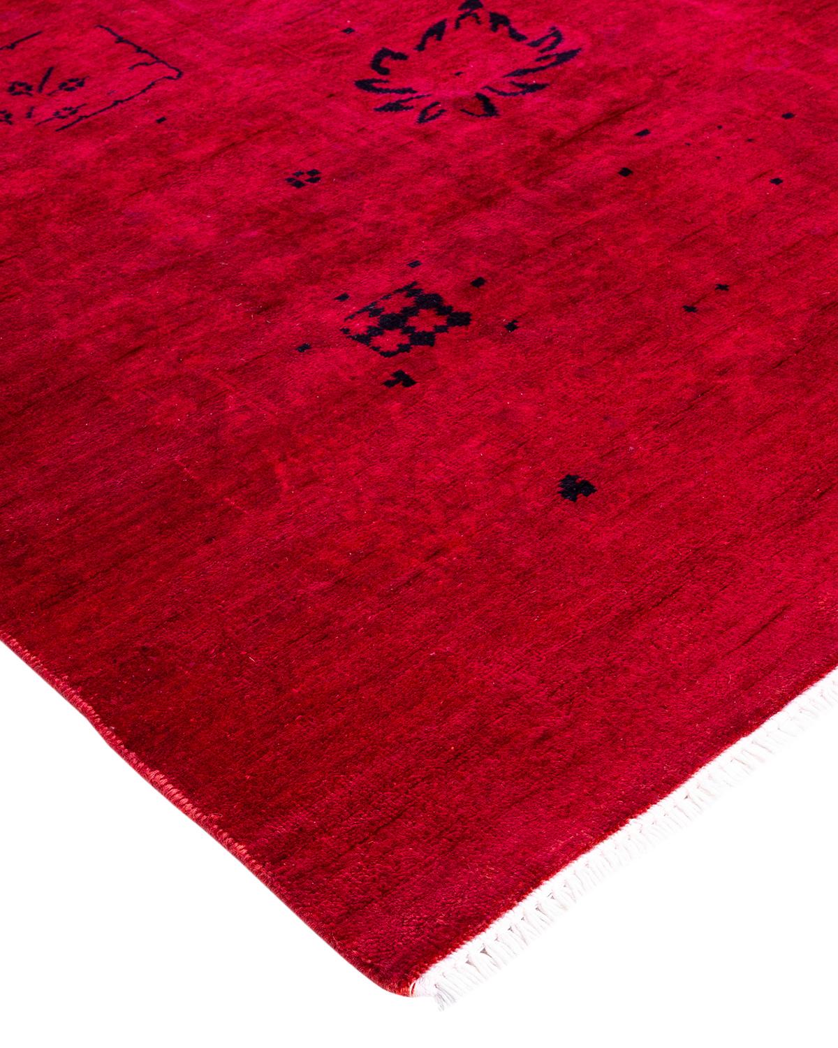 Les tapis Vibrance incarnent le classique avec une touche d'originalité : des motifs traditionnels surteints dans des couleurs éclatantes. Chaque tapis noué à la main est lavé dans une teinture botanique 100 % naturelle qui révèle les nuances