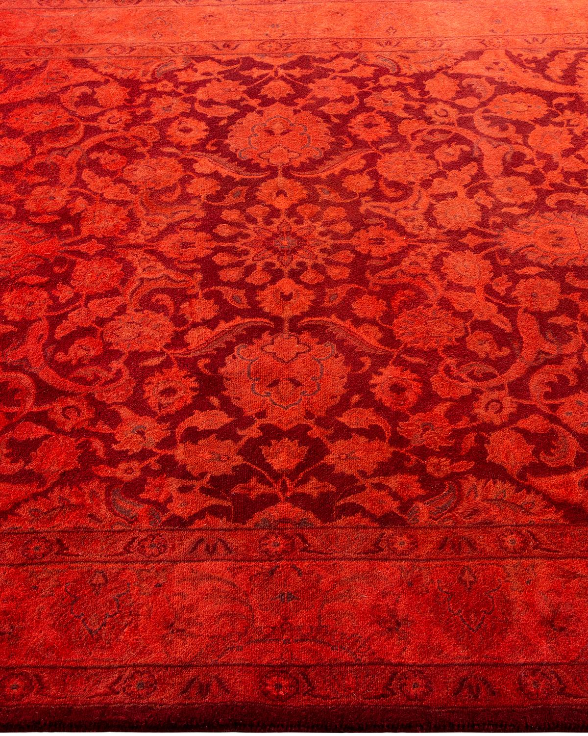 Tappeto contemporaneo in lana rosso sovratinto e annodato a mano In condizioni Nuovo in vendita a Norwalk, CT