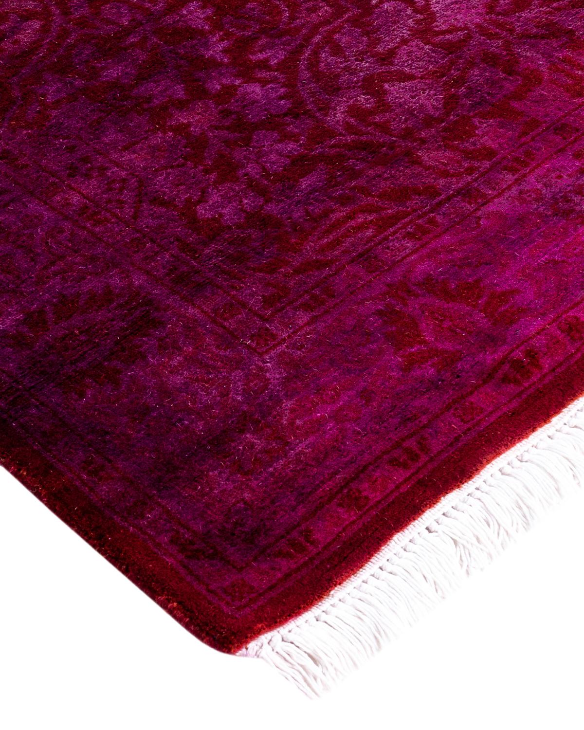 I tappeti Vibrance rappresentano il classico con un tocco di classe: motivi tradizionali sovratinti con colori brillanti. Ogni tappeto annodato a mano viene lavato con una tintura botanica 100% naturale che rivela le sfumature nascoste degli am