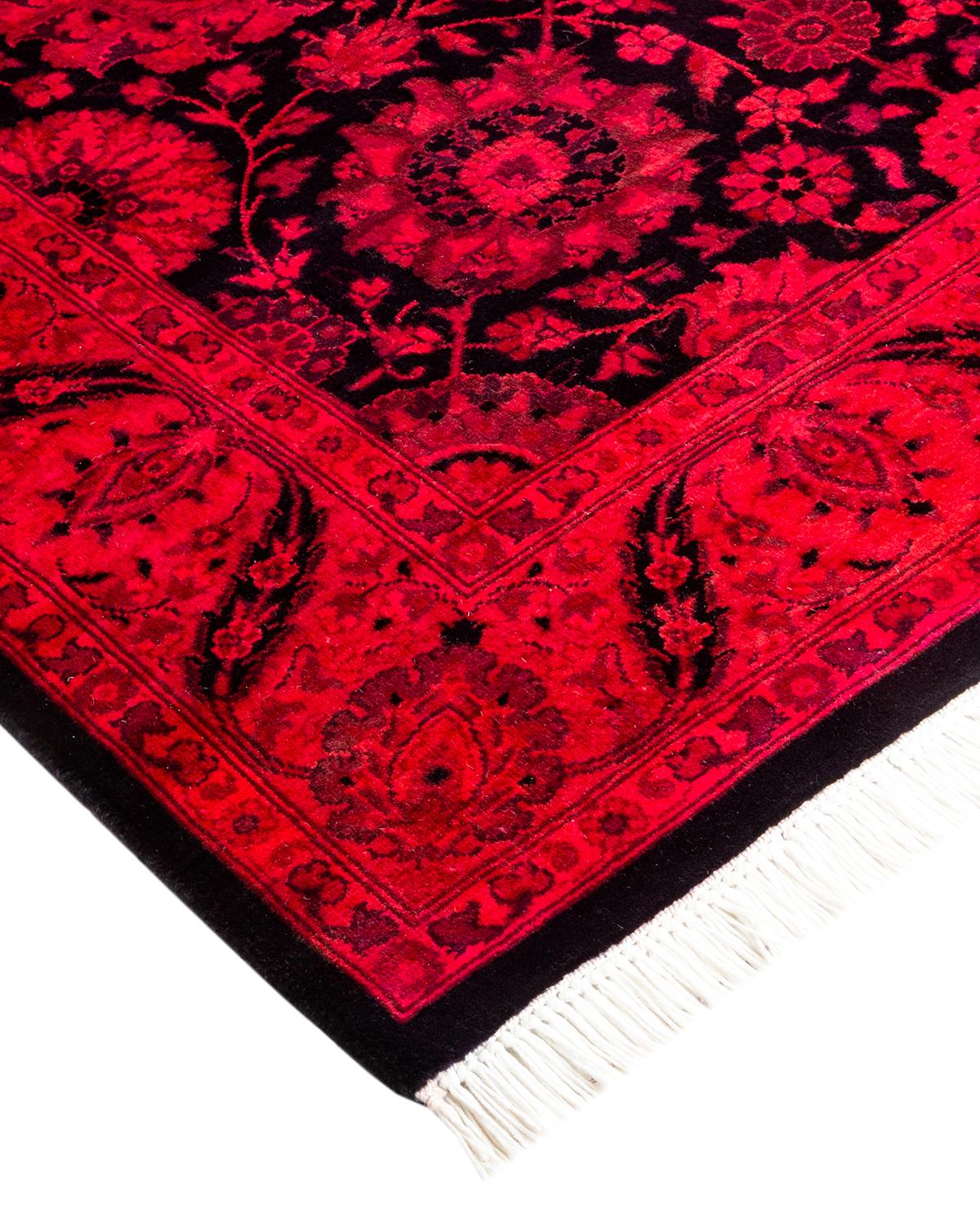 Vibrance-Teppiche sind der Inbegriff von Klassik mit Pfiff: traditionelle Muster in leuchtenden Farben gefärbt. Jeder handgeknüpfte Teppich wird mit einem 100% natürlichen botanischen Farbstoff gewaschen, der verborgene Nuancen in den Mustern