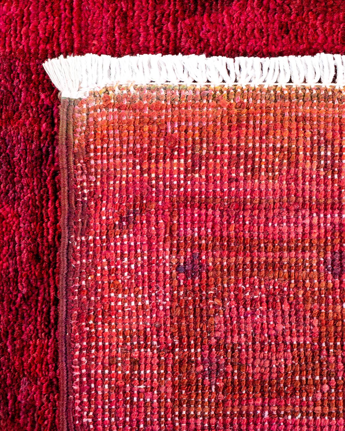 XXI secolo e contemporaneo Runner contemporaneo in lana rossa sovratinto e annodato a mano in vendita