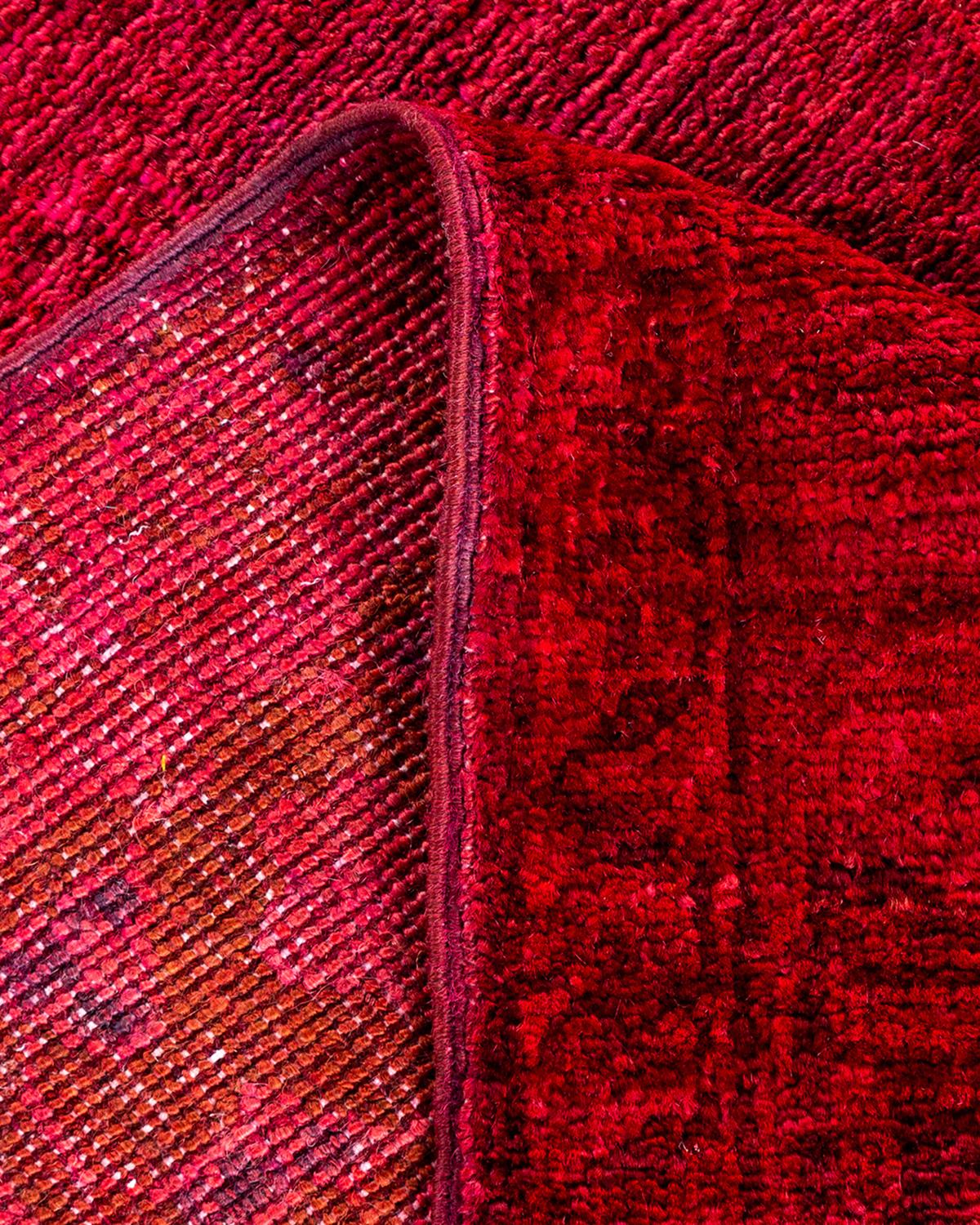 Lana Runner contemporaneo in lana rossa sovratinto e annodato a mano in vendita