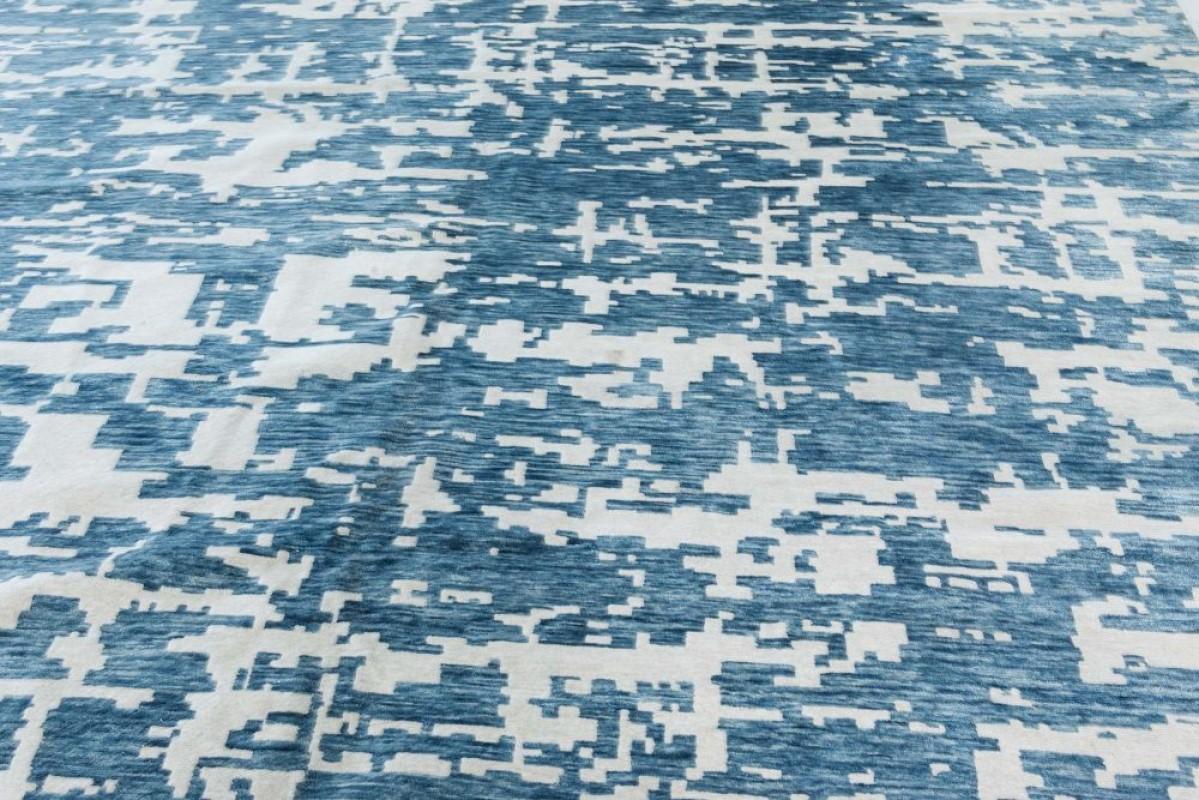 Zeitgenössischer übergroßer blauer, weißer Aqua-Element-Teppich von Doris Leslie Blau im Zustand „Neu“ im Angebot in New York, NY