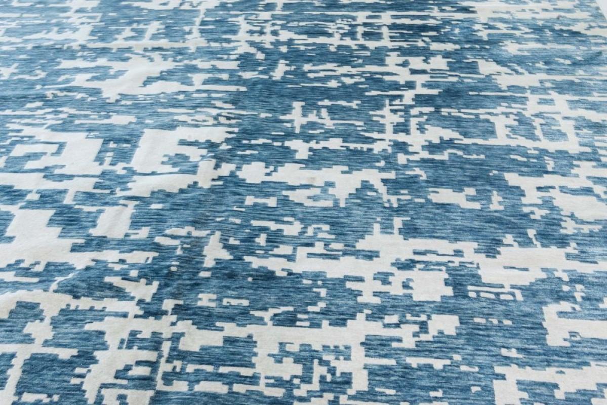 Tapis contemporain surdimensionné bleu et blanc Aqua Element de Doris Leslie Blau Neuf - En vente à New York, NY